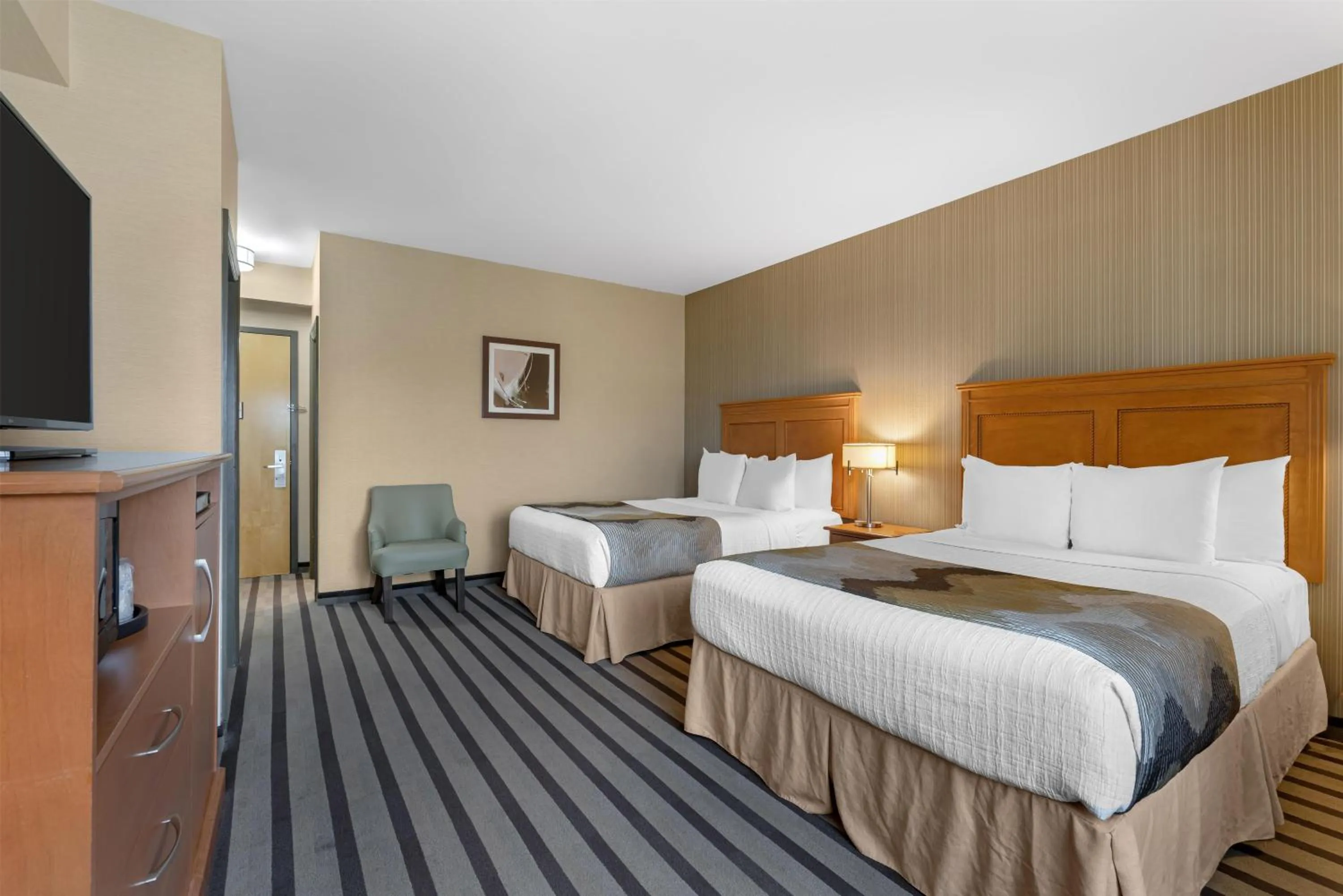 Bedroom, Bed in Best Western King George Inn & Suites