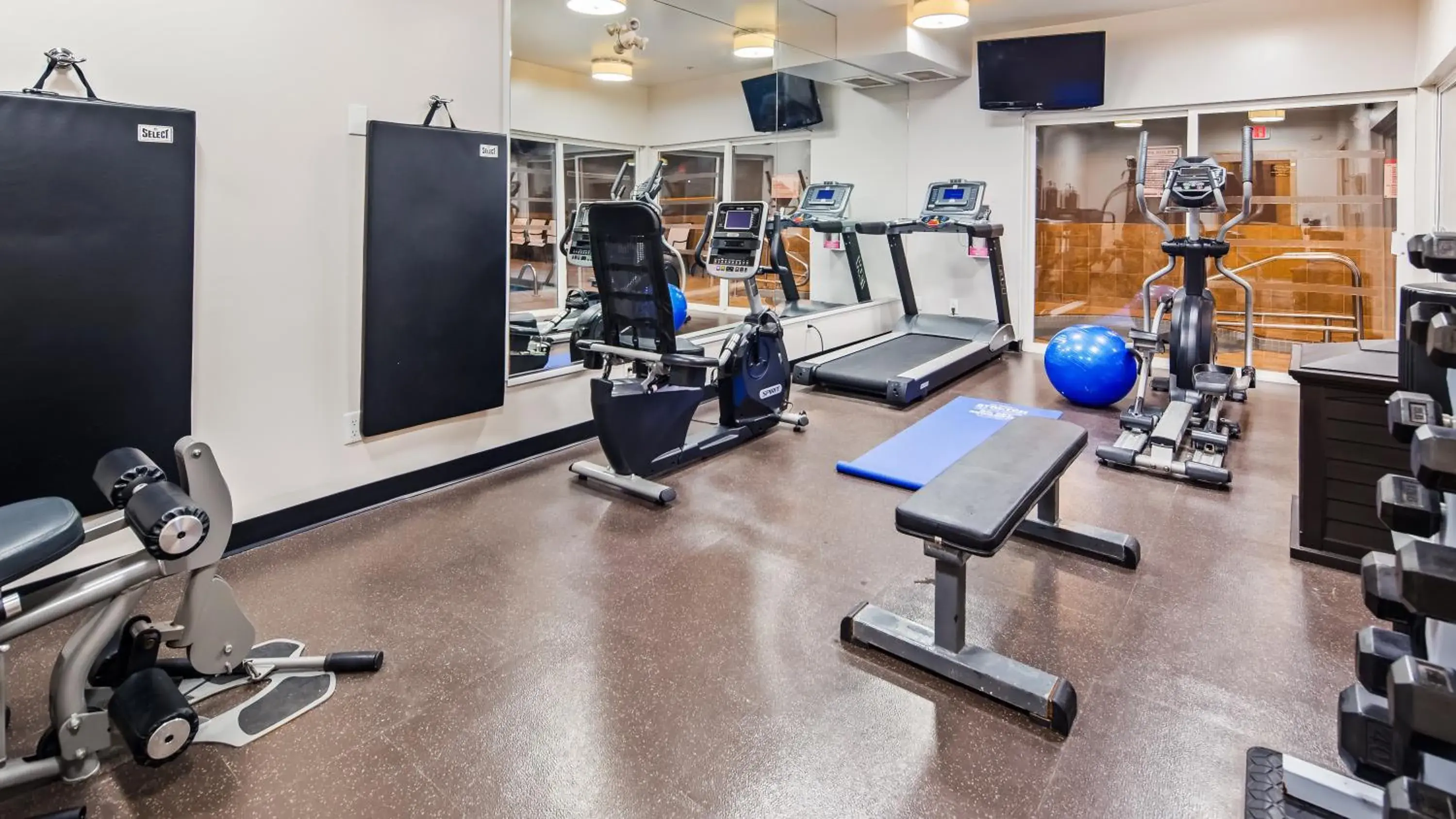 Fitness centre/facilities in Best Western King George Inn & Suites Fitness centre/facilities in Best Western King George Inn & Suites