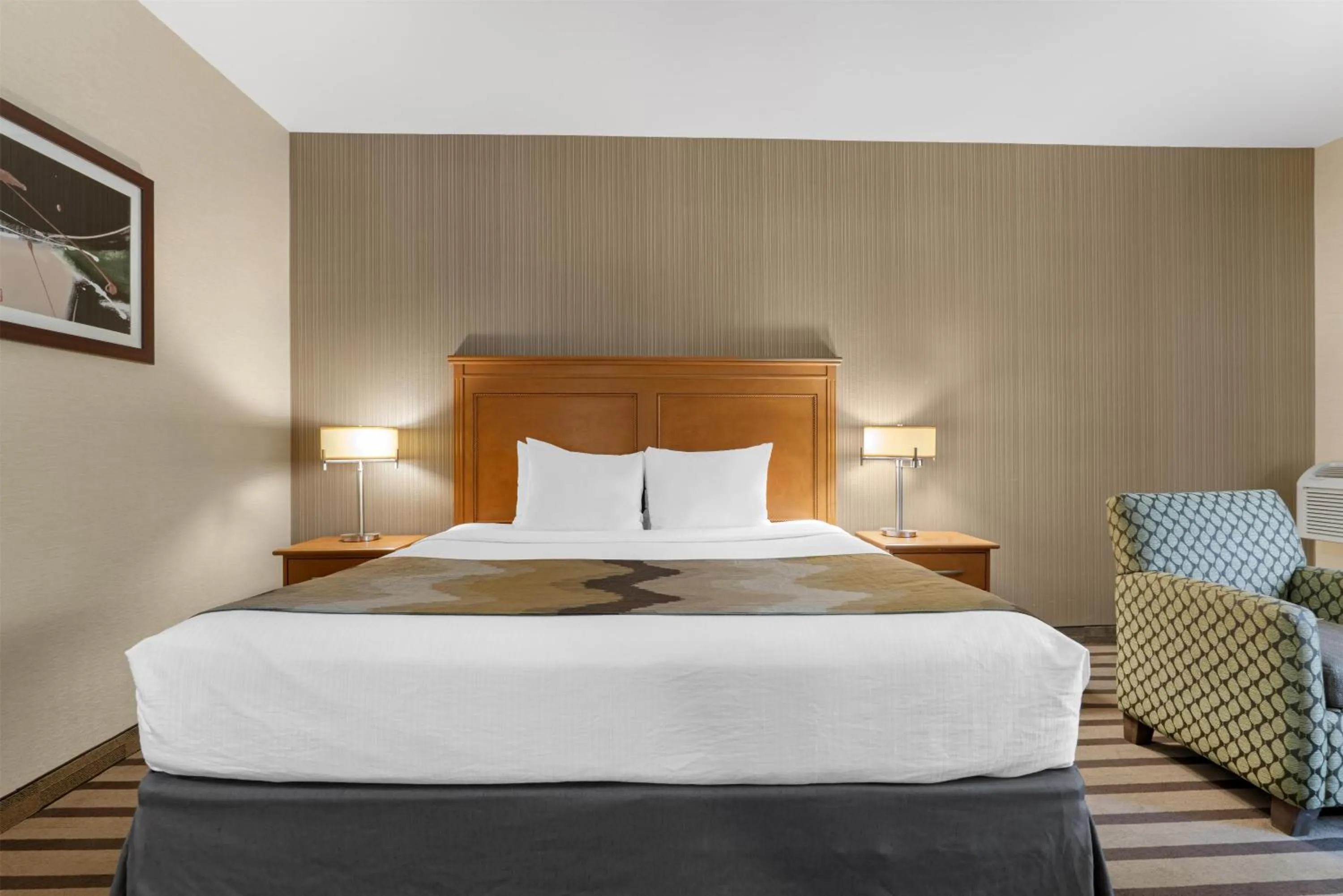 Bedroom, Bed in Best Western King George Inn & Suites