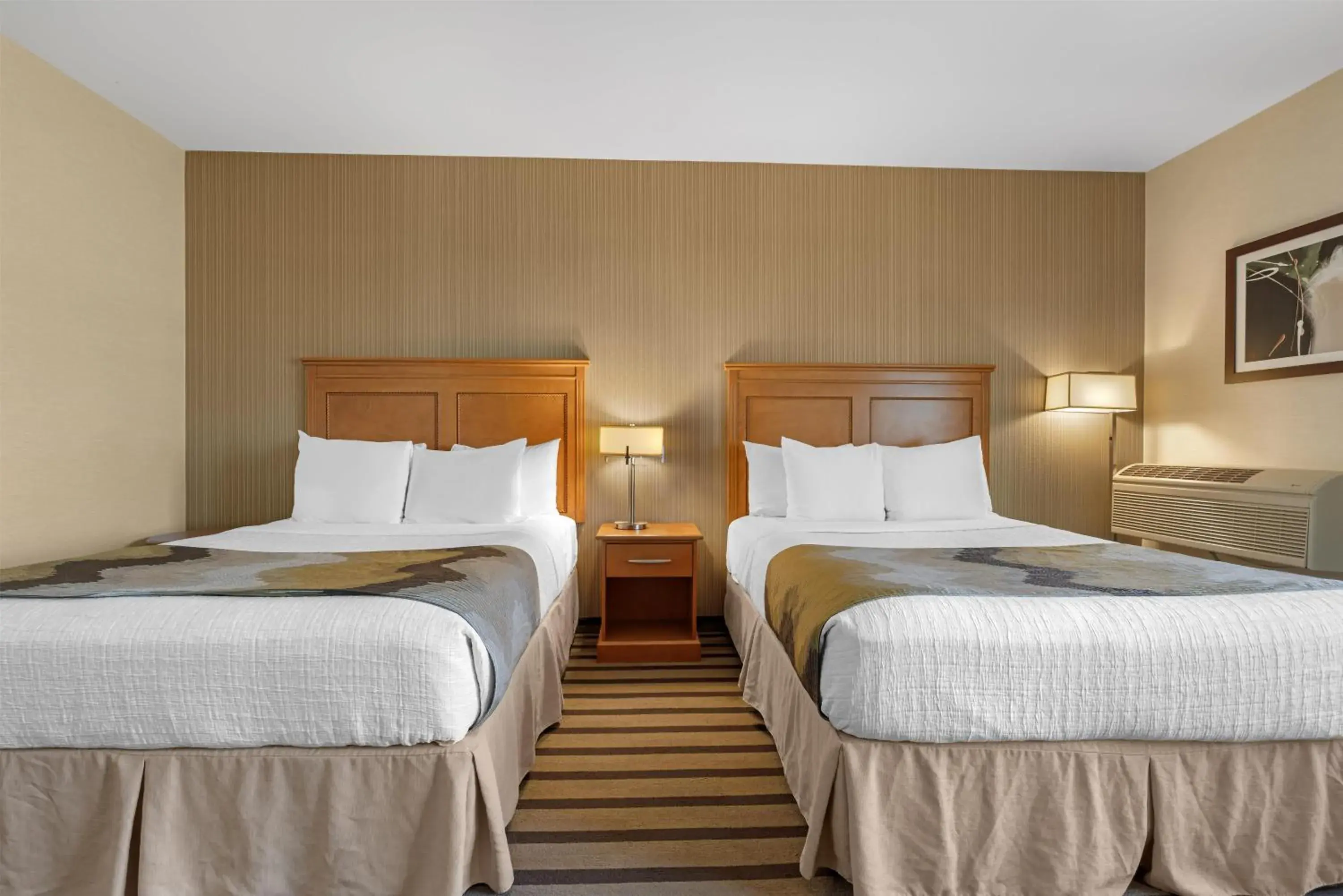 Queen Room with Two Queen Beds - Non-Smoking in Best Western King George Inn & Suites Queen Room with Two Queen Beds - Non-Smoking in Best Western King George Inn & Suites