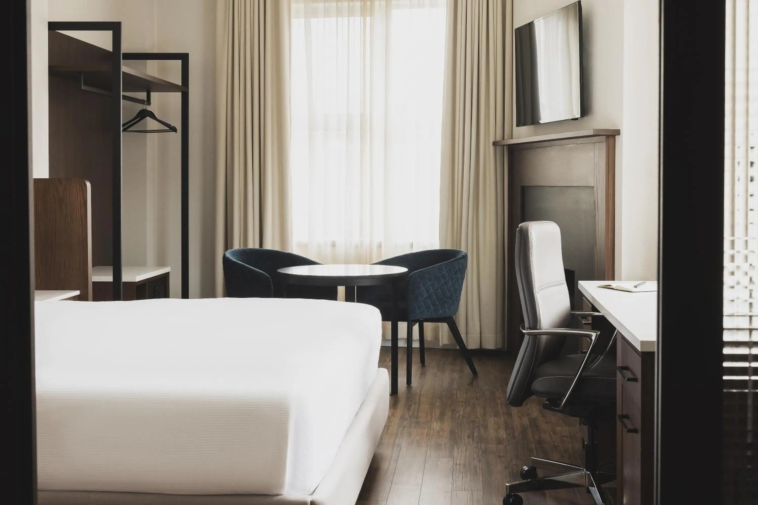 Photo of the whole room, Bed in Hotel Chateau Laurier Québec