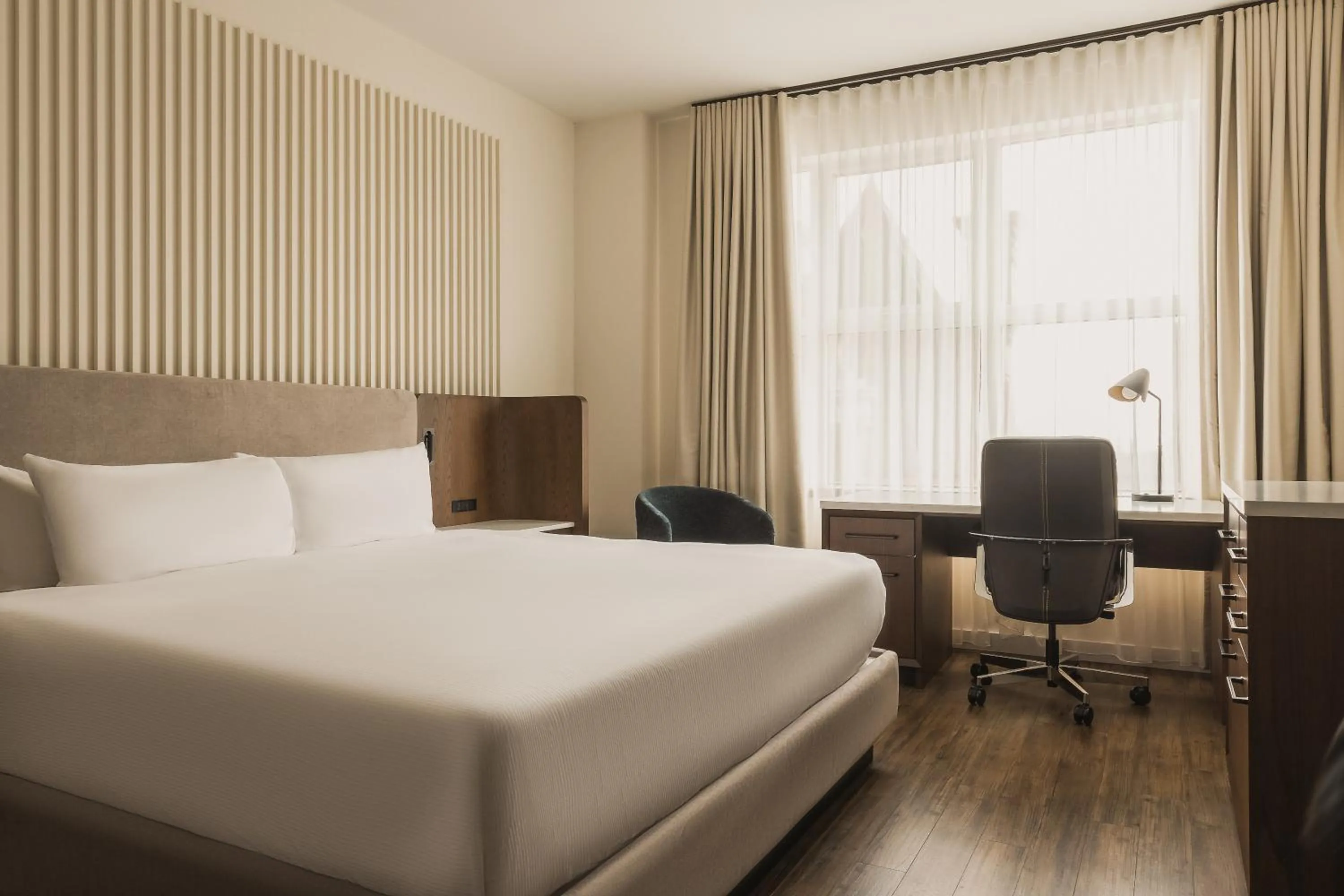 Bedroom, Bed in Hotel Chateau Laurier Québec