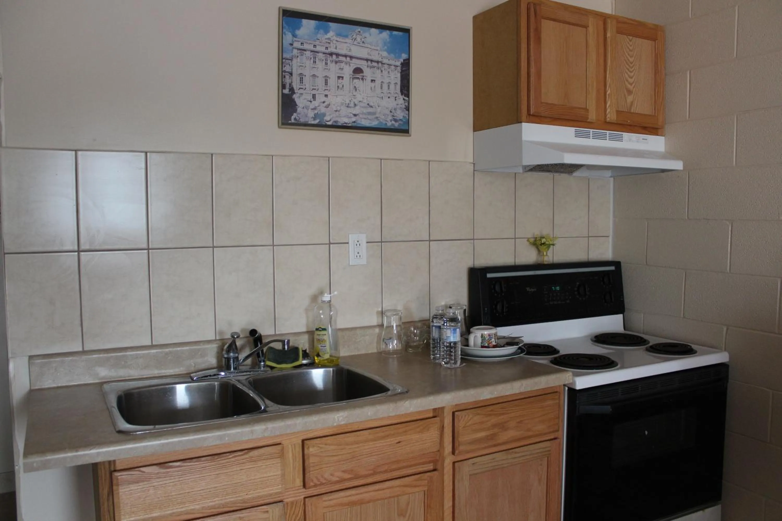 Kitchen or kitchenette in Ritz Inn Niagara