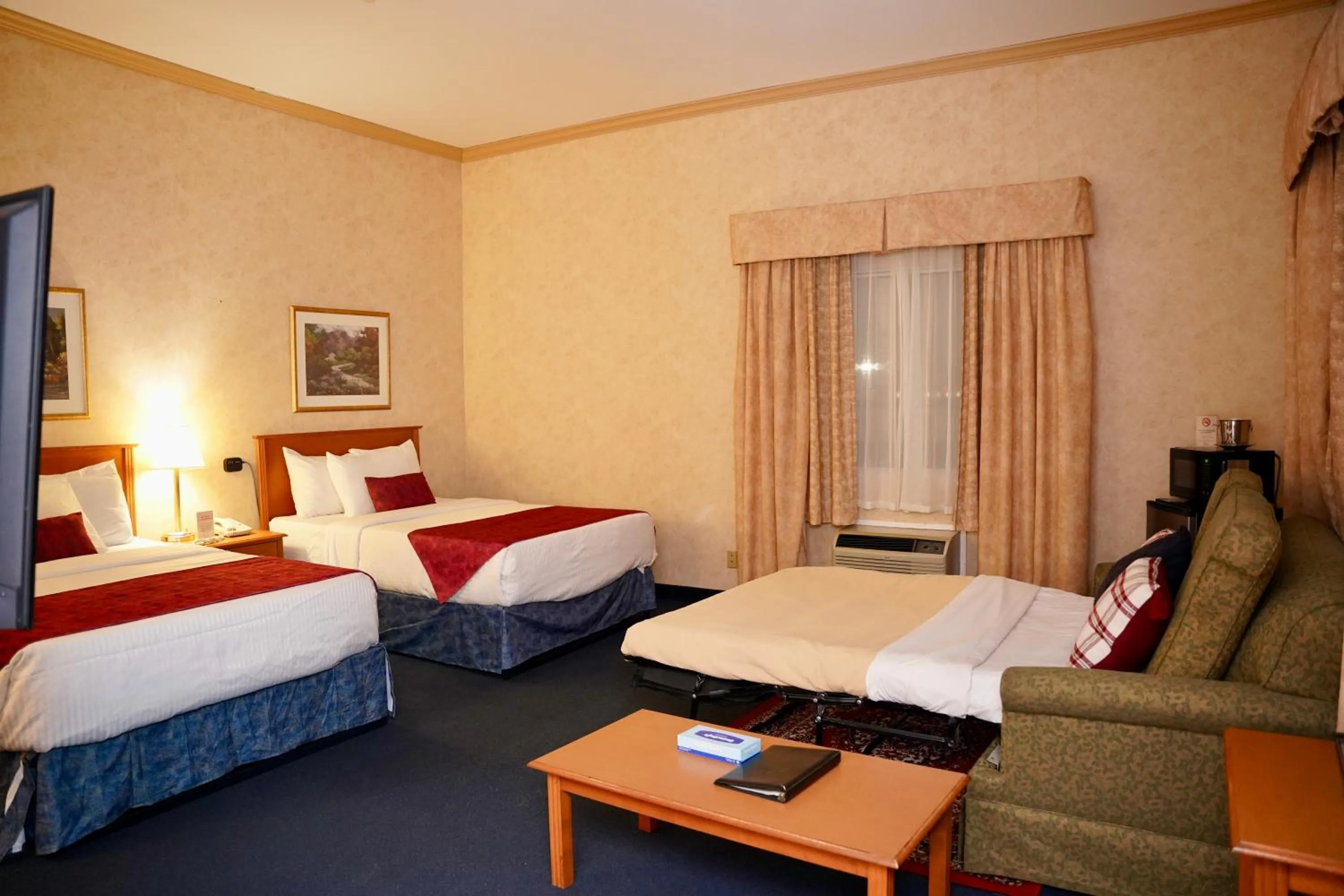 Photo of the whole room, Bed in The Glengate Hotel & Suites