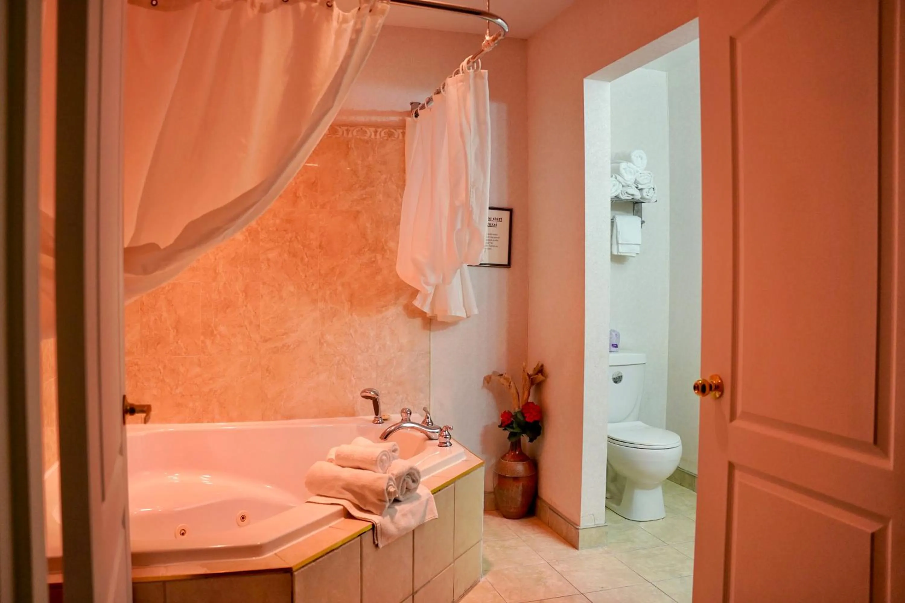 Bathroom in The Glengate Hotel & Suites