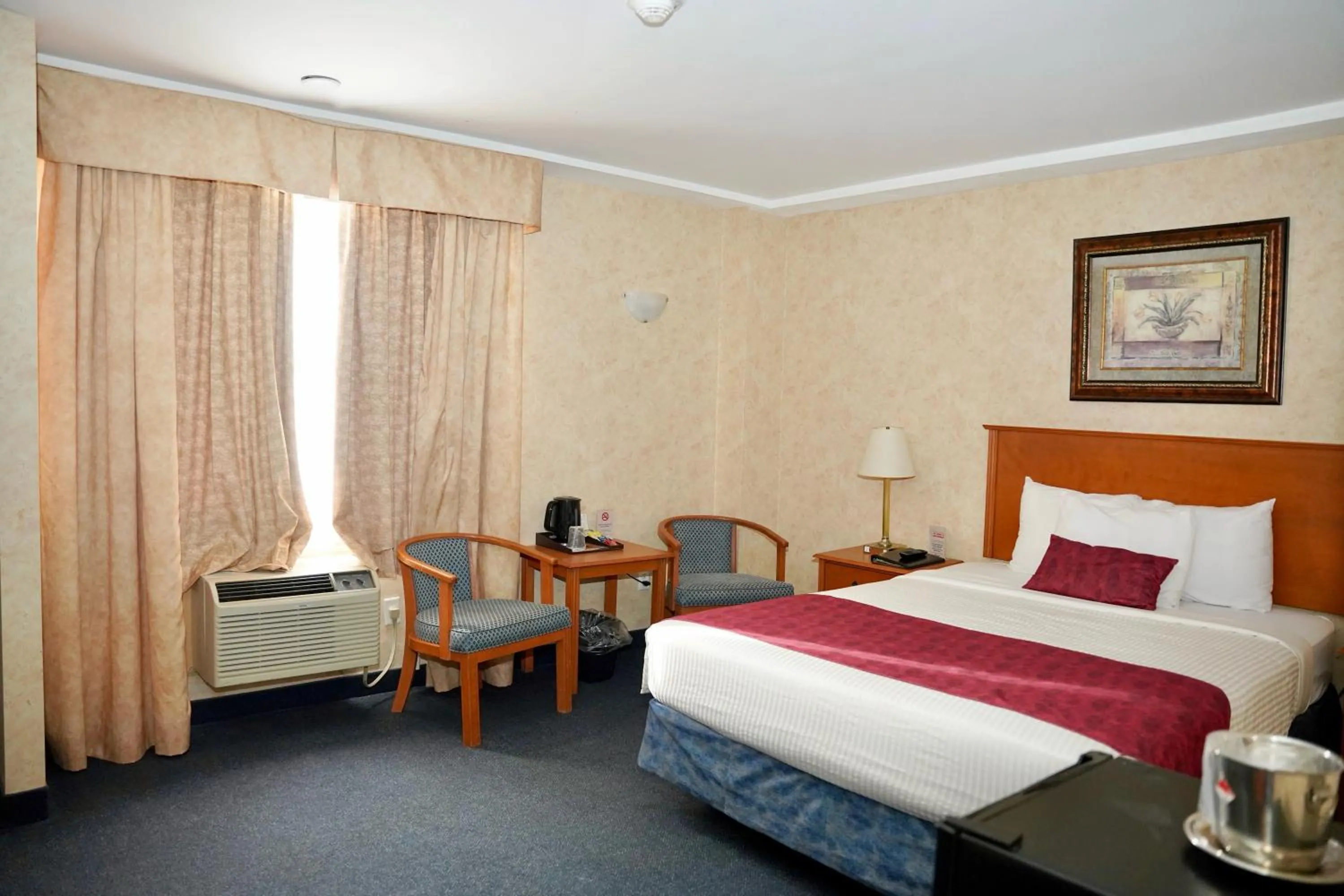 Bedroom, Bed in The Glengate Hotel & Suites