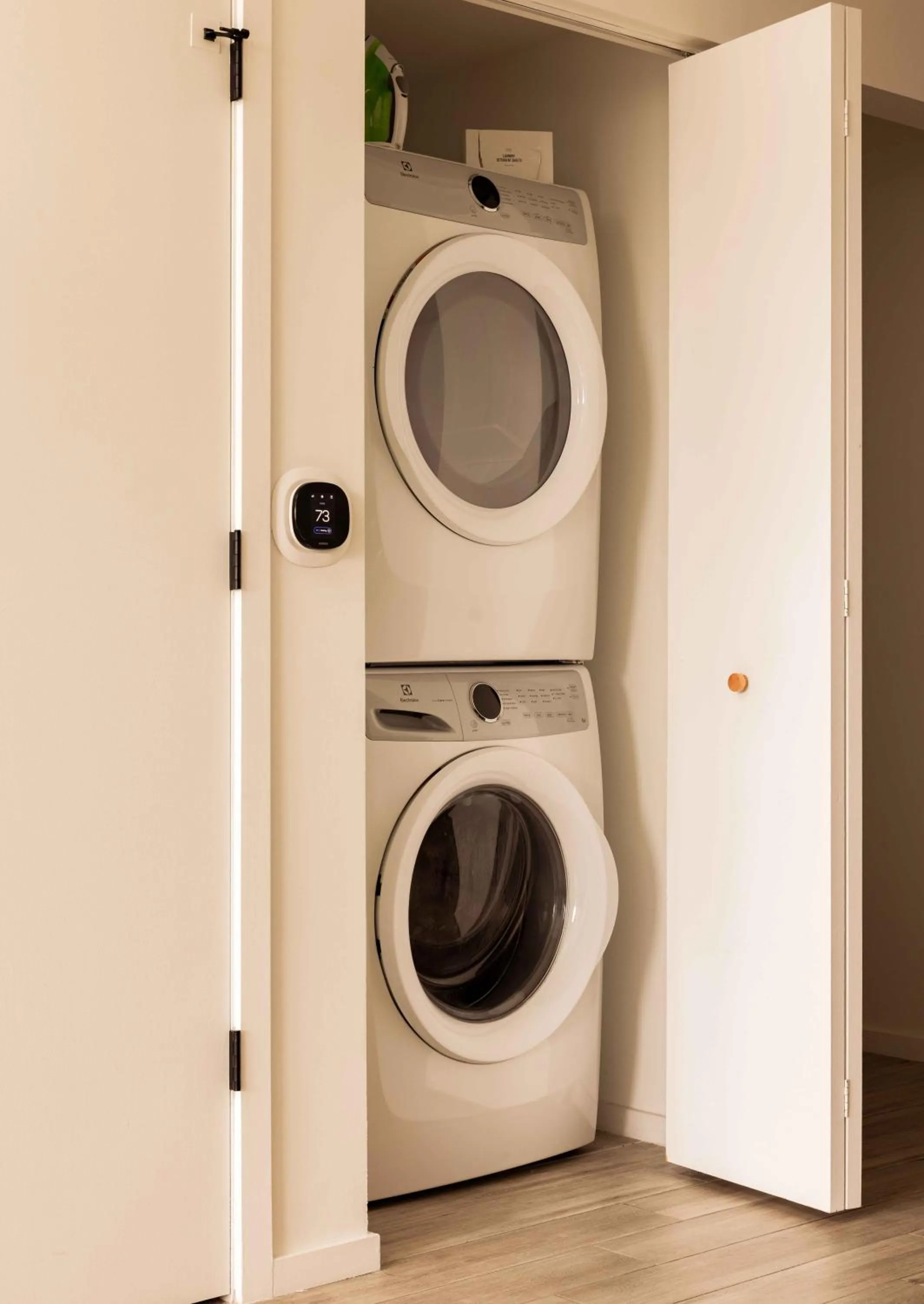 washing machine in Sonder at Riverwalk