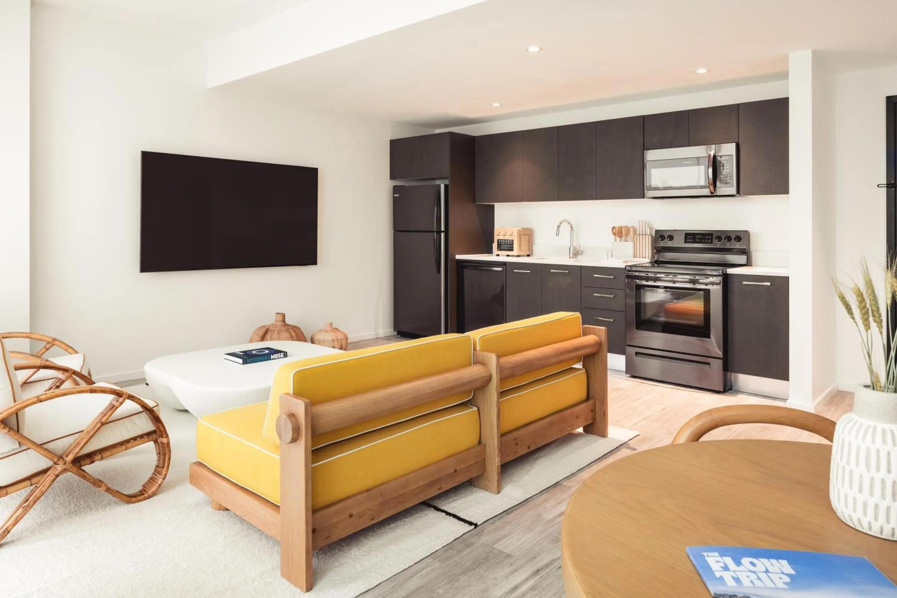 TV and multimedia in Sonder at Riverwalk