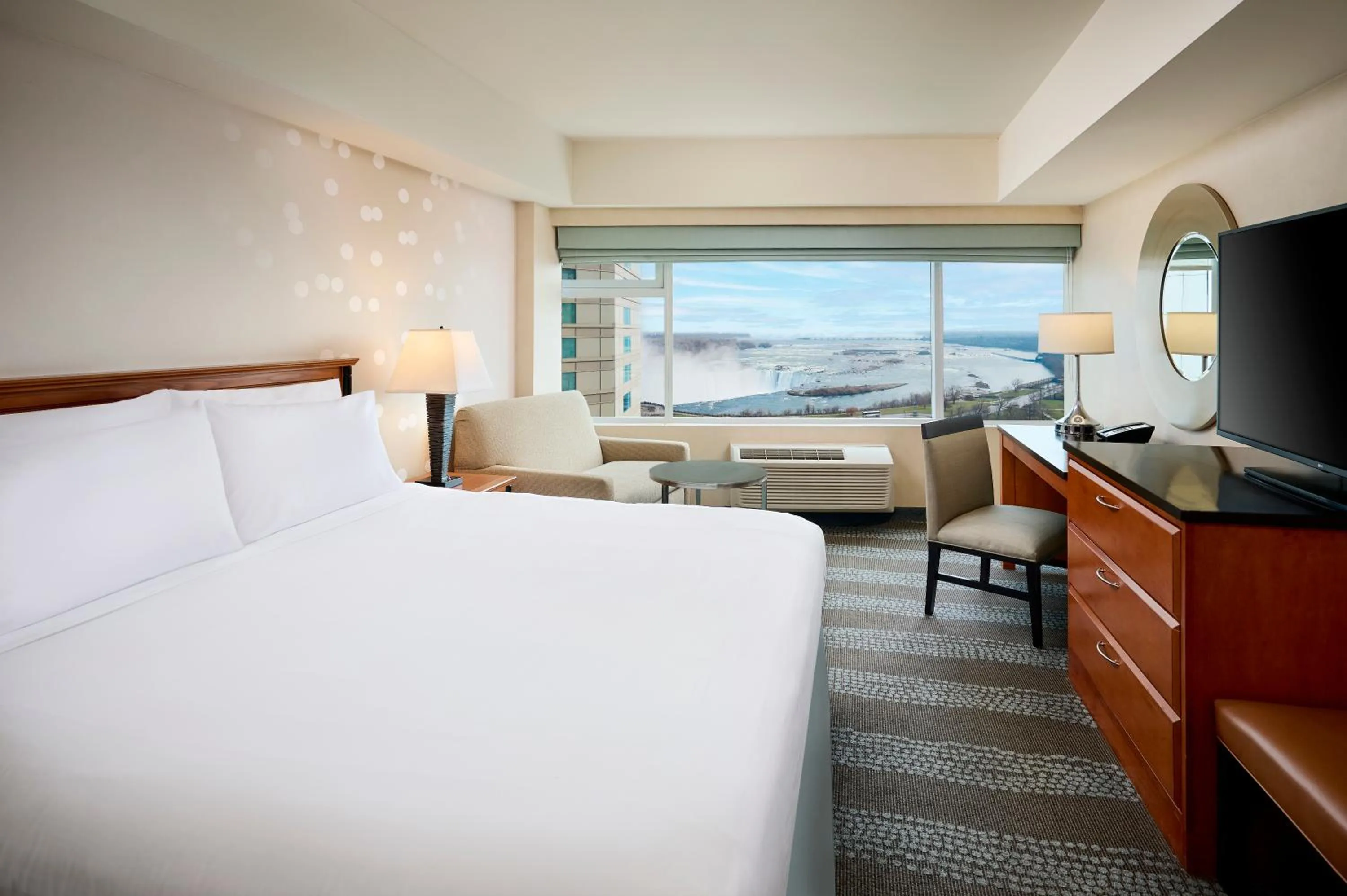 Bedroom, Bed in Niagara Fallsview Hotel & Suites