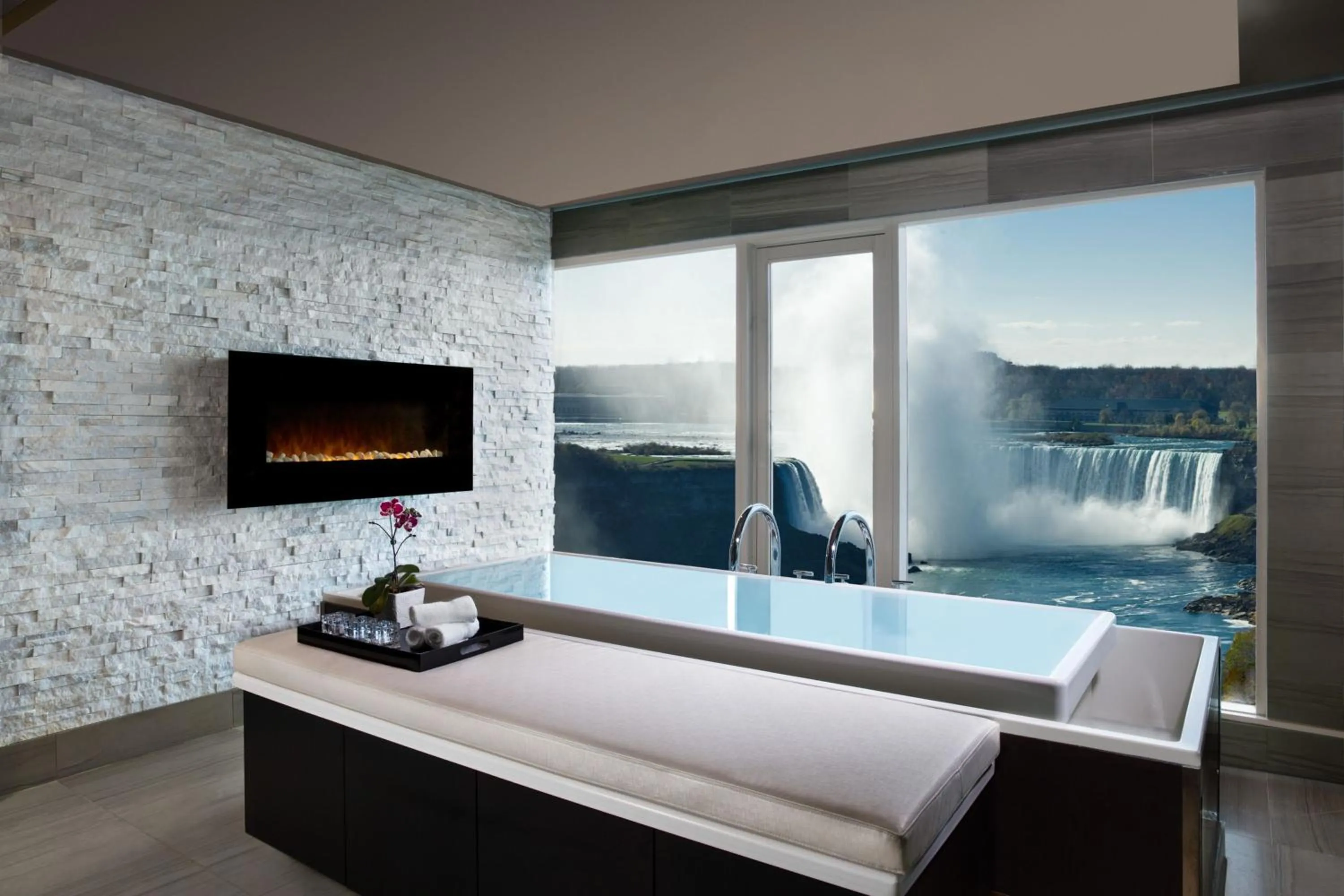 Spa and wellness centre/facilities, Bed in Sheraton Fallsview Hotel