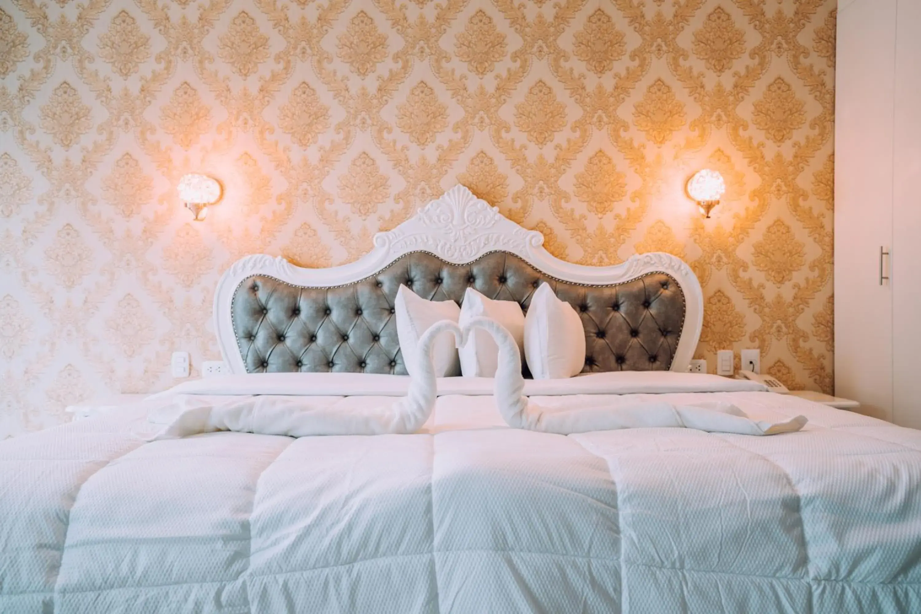 Deluxe Suite with Spa Bath in Lima Central Design Hotel Spa & Club Deluxe Suite with Spa Bath in Lima Central Design Hotel Spa & Club