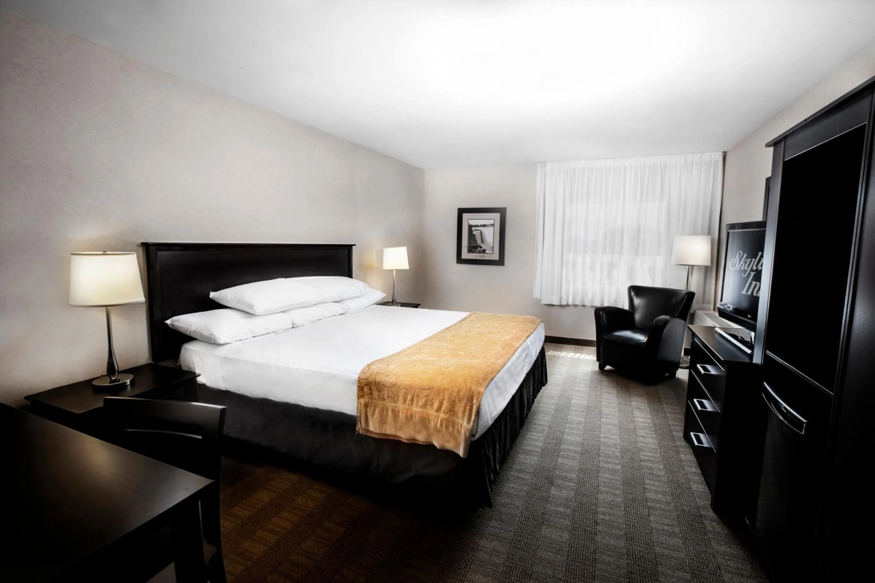 Photo of the whole room, Bed in Skyline Hotel & Waterpark