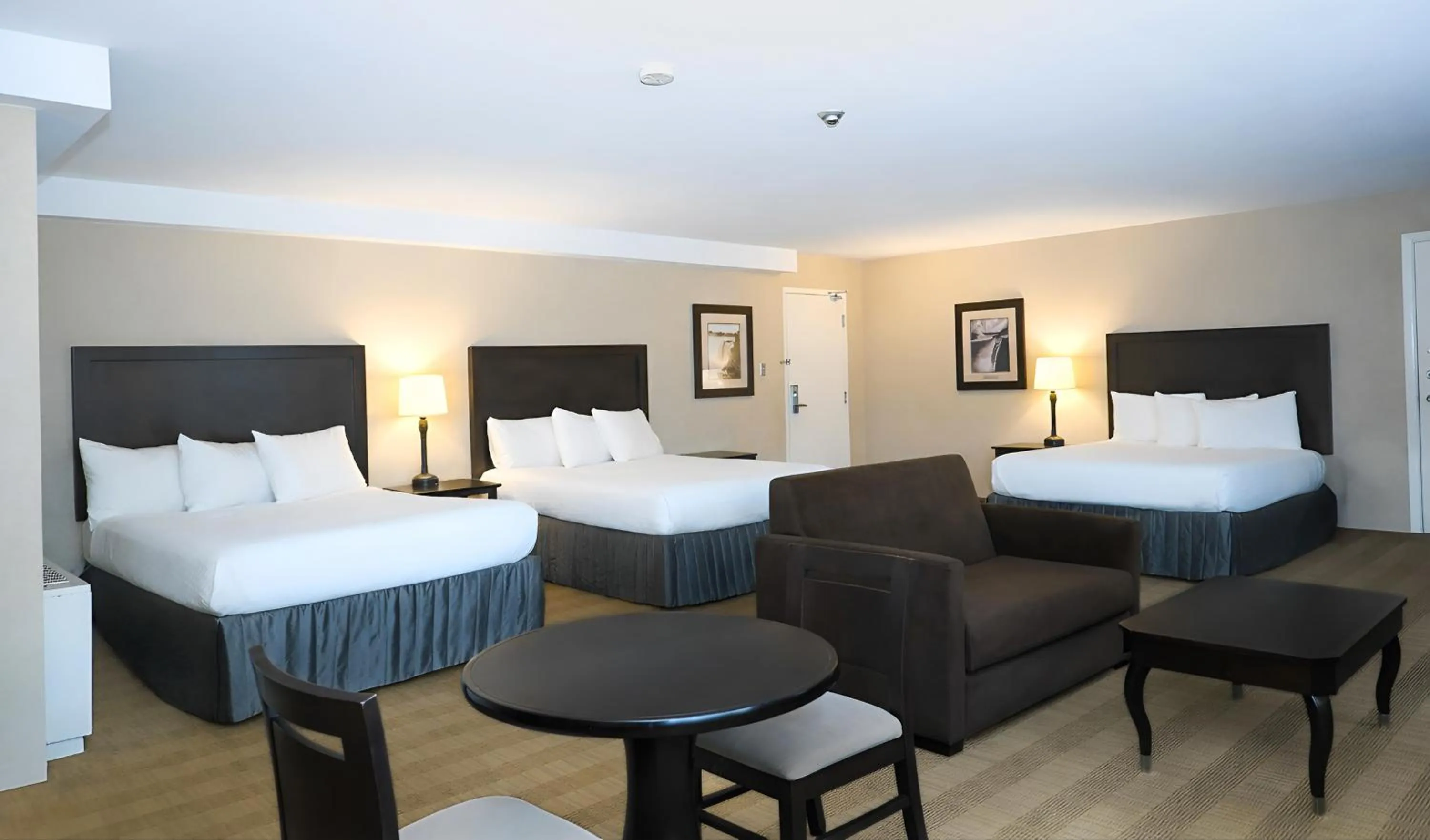 Photo of the whole room, Bed in Skyline Hotel & Waterpark