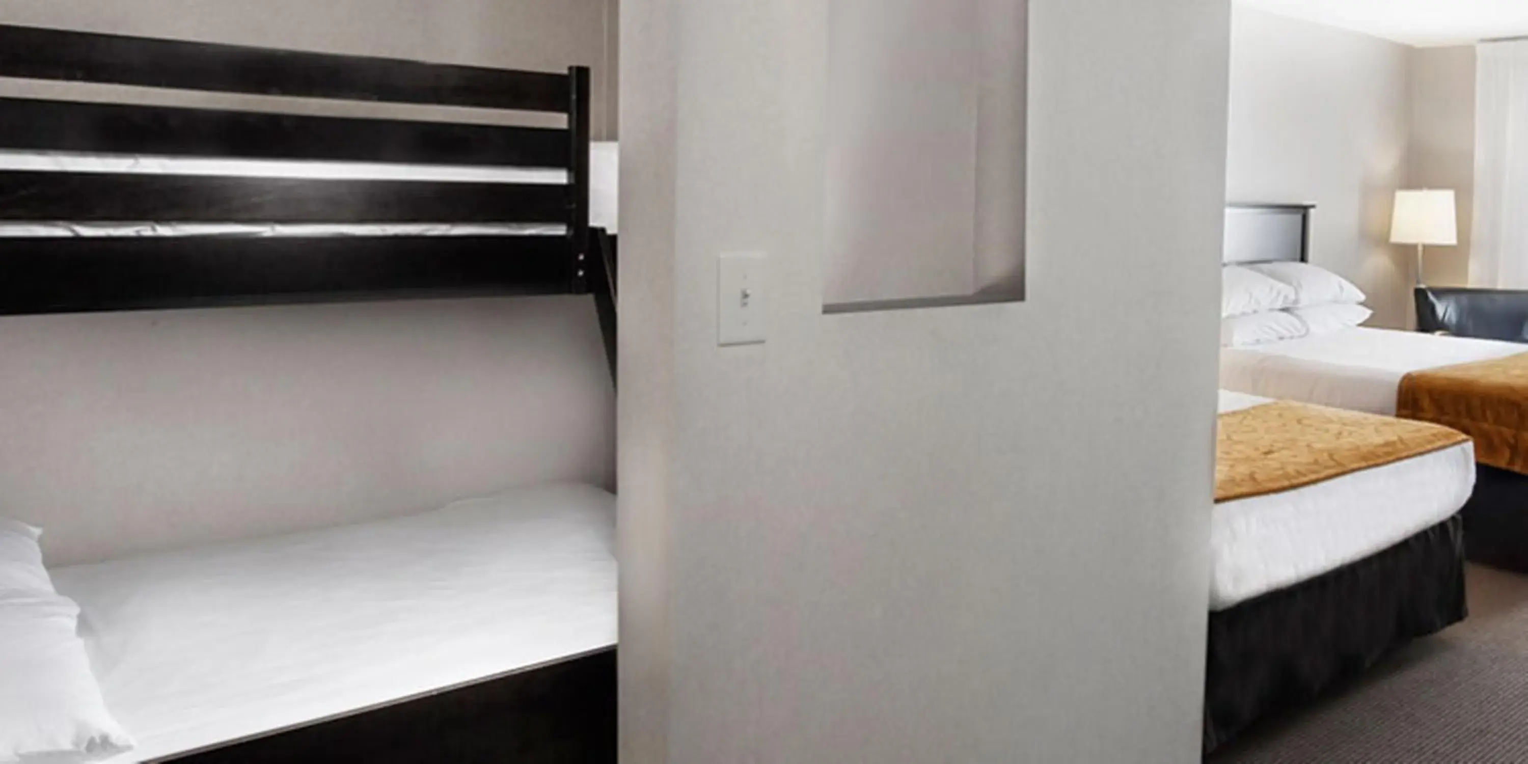 Bedroom, Bed in Skyline Hotel & Waterpark Bedroom, Bed in Skyline Hotel & Waterpark