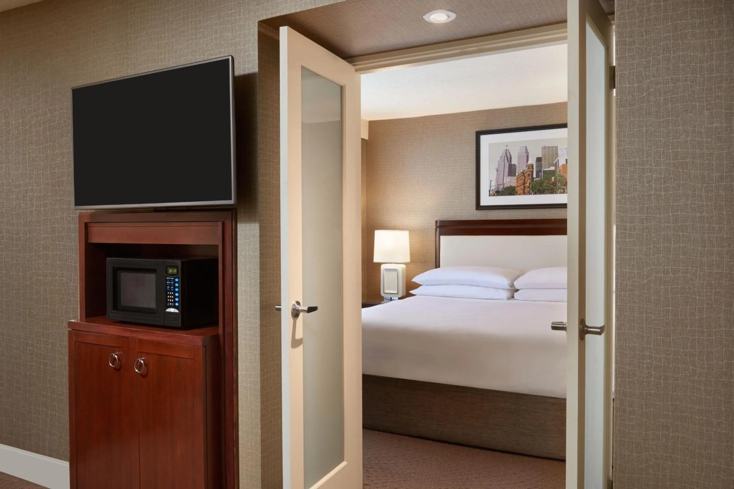 Bedroom, Bed in Sheraton Parkway Toronto North Hotel & Suites