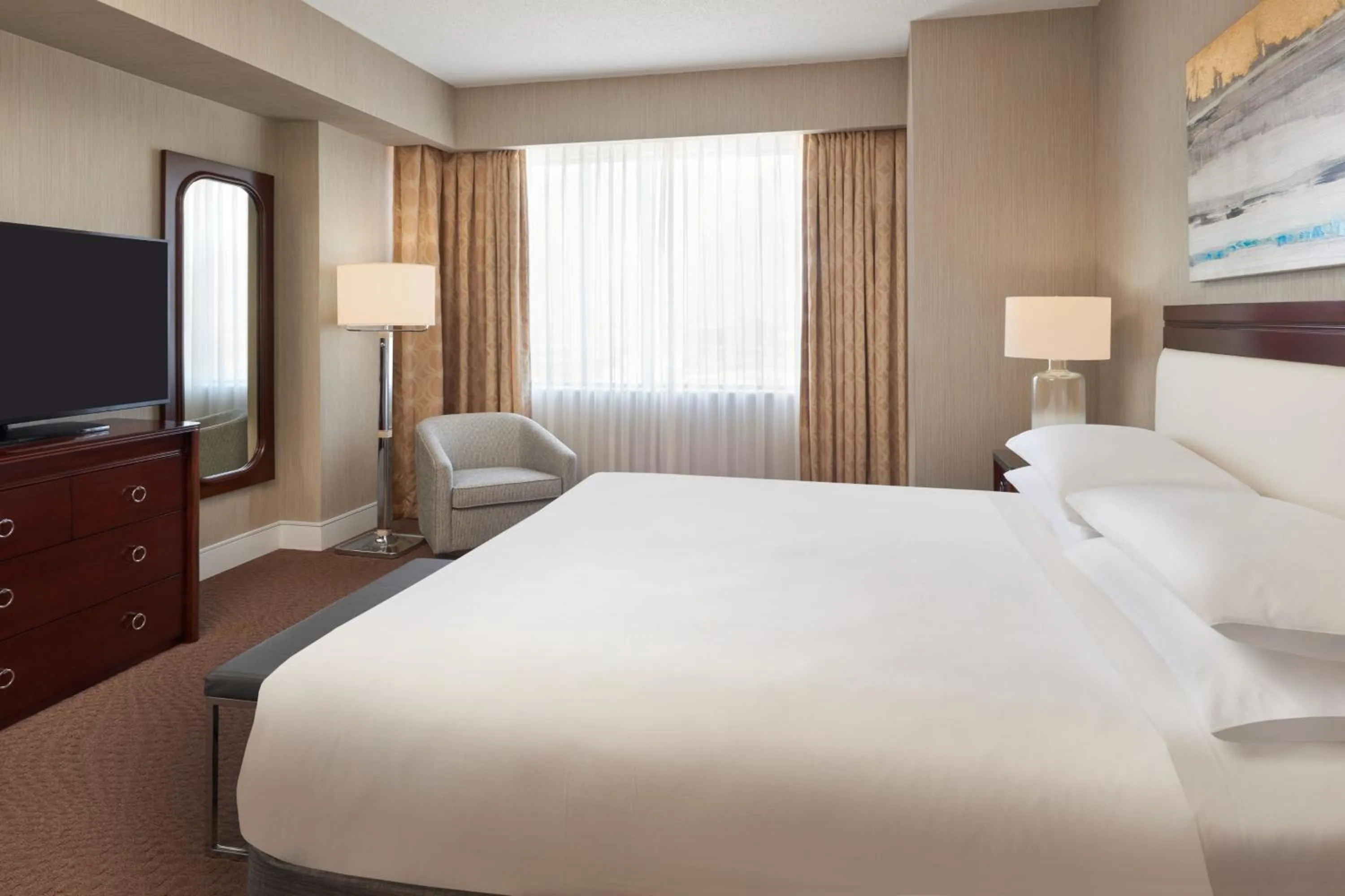 Bedroom, Bed in Sheraton Parkway Toronto North Hotel & Suites