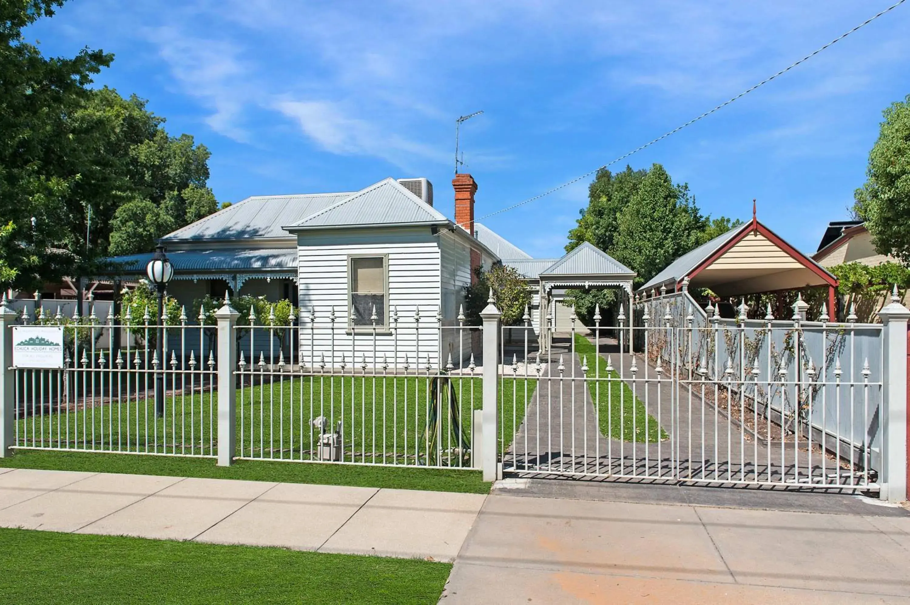 Francis Retreat- Echuca Holiday Homes Francis Retreat- Echuca Holiday Homes