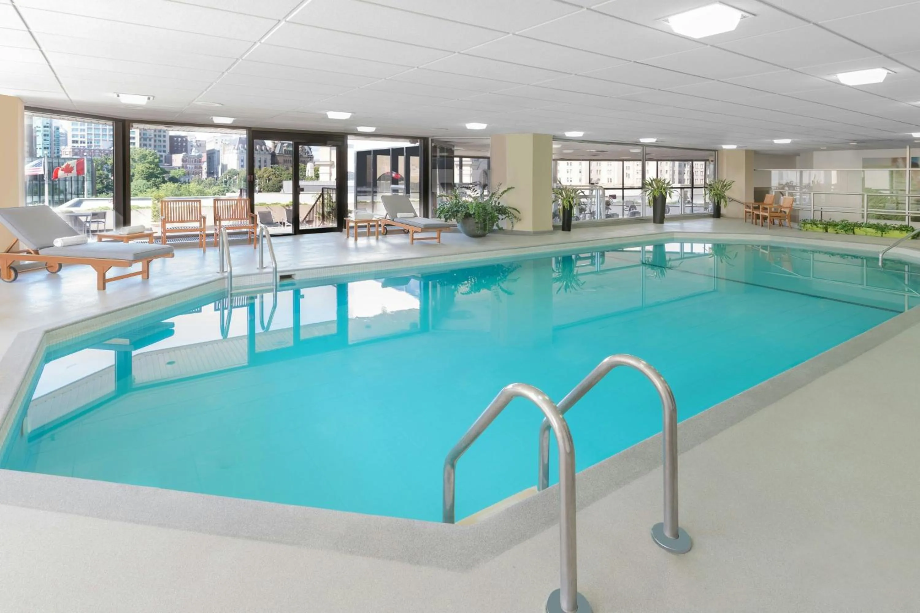 Swimming pool in The Westin Ottawa