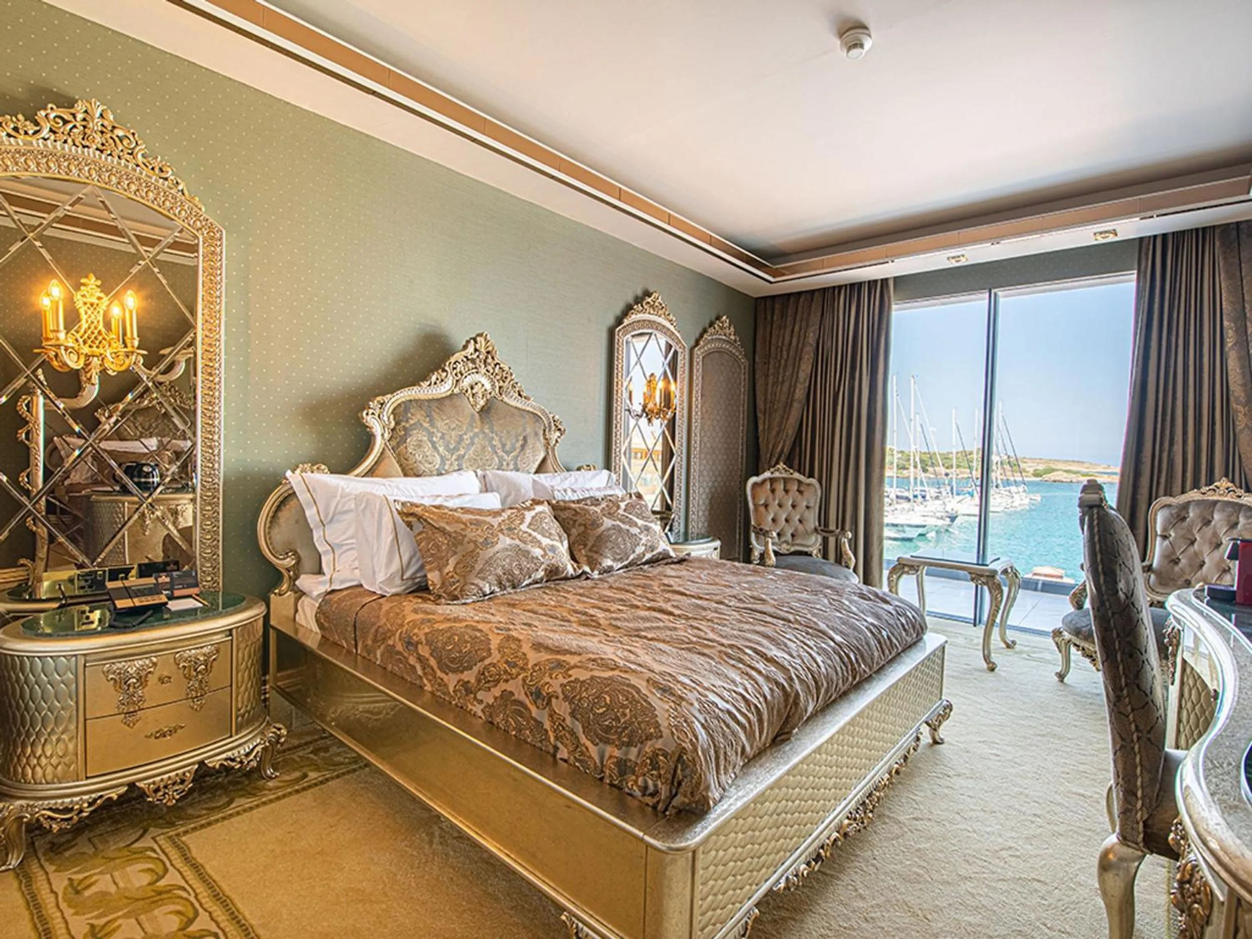 Bed in Les Ambassadeurs Hotel Casino&Marina