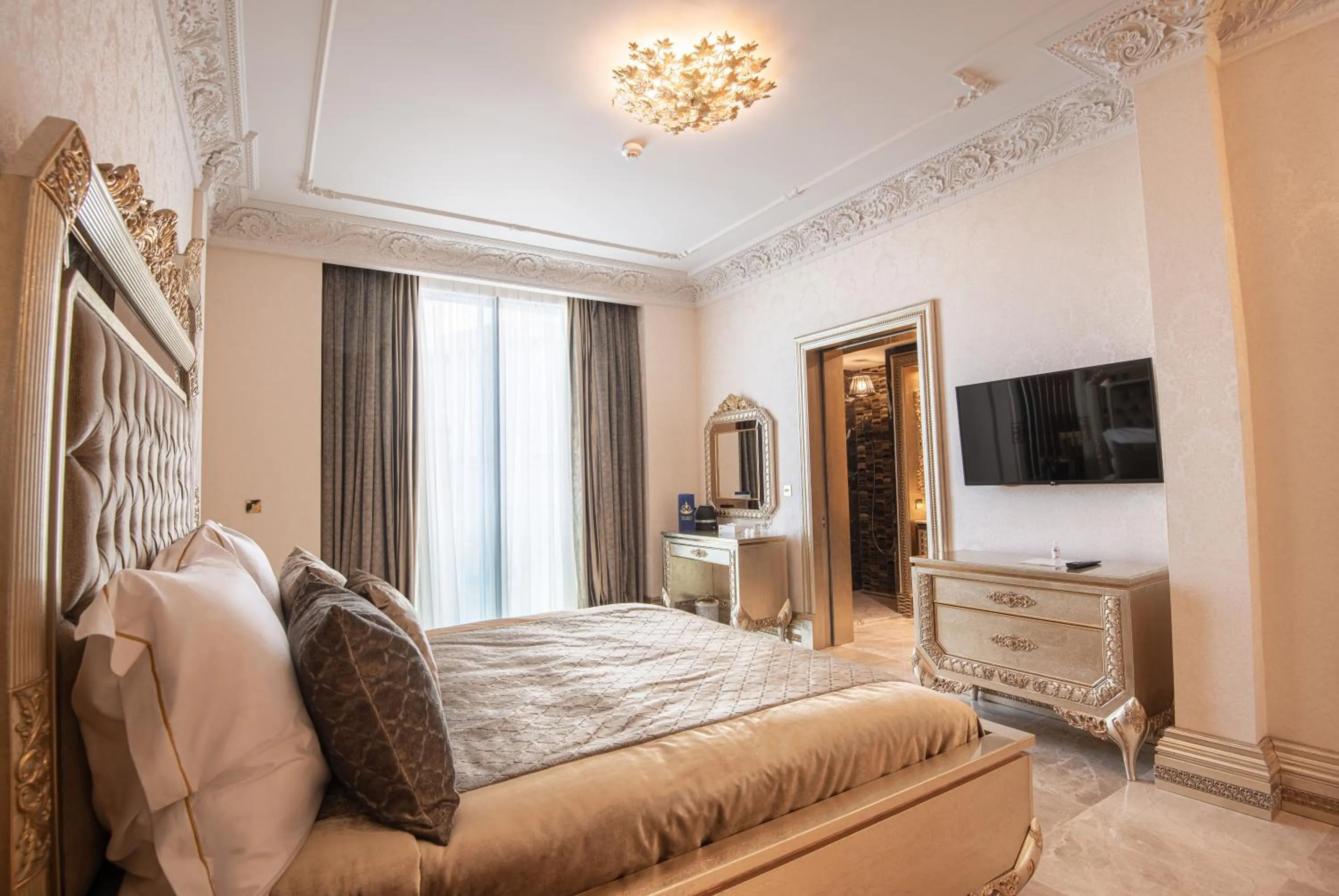 Bedroom in Les Ambassadeurs Hotel Casino&Marina