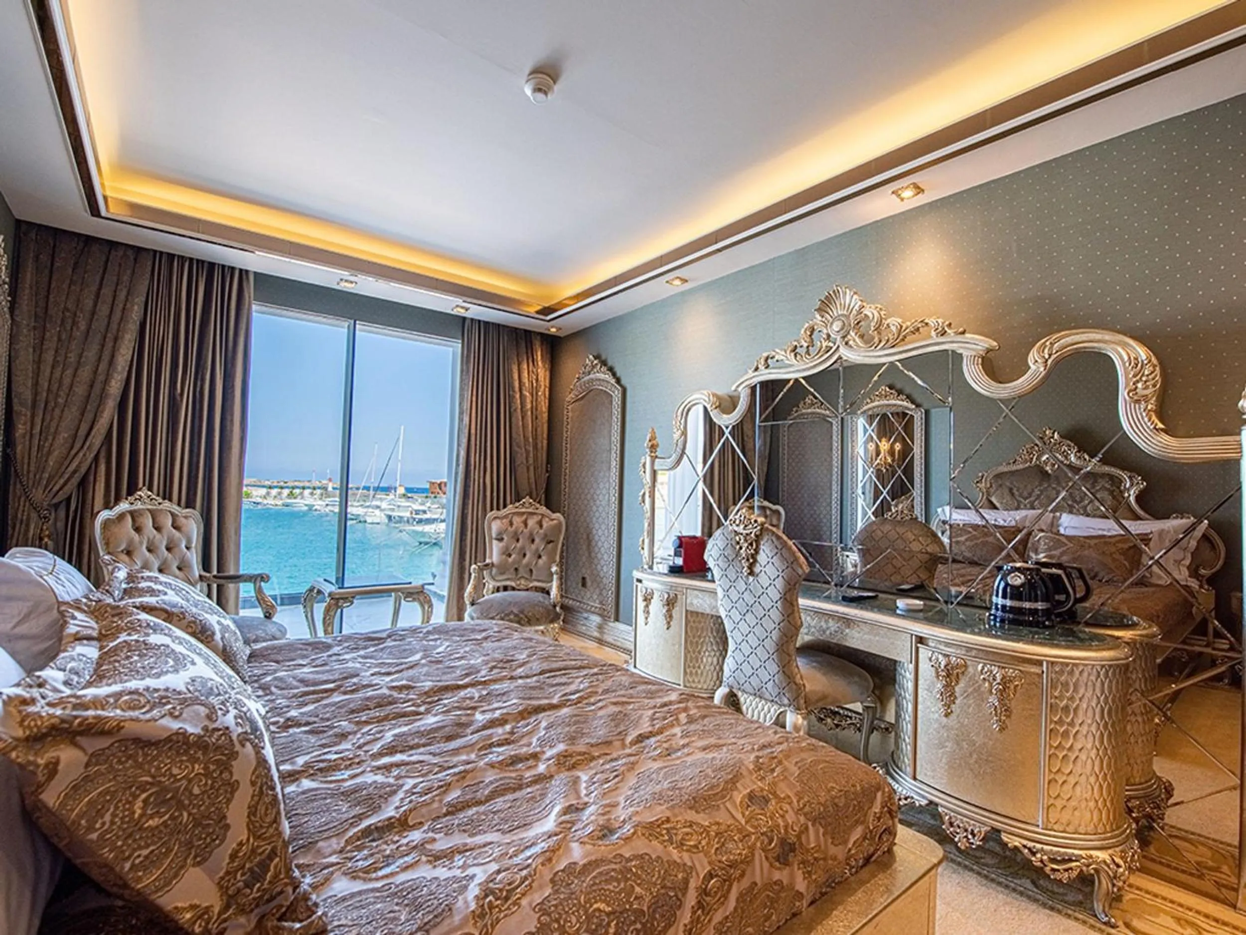 Bed in Les Ambassadeurs Hotel Casino&Marina