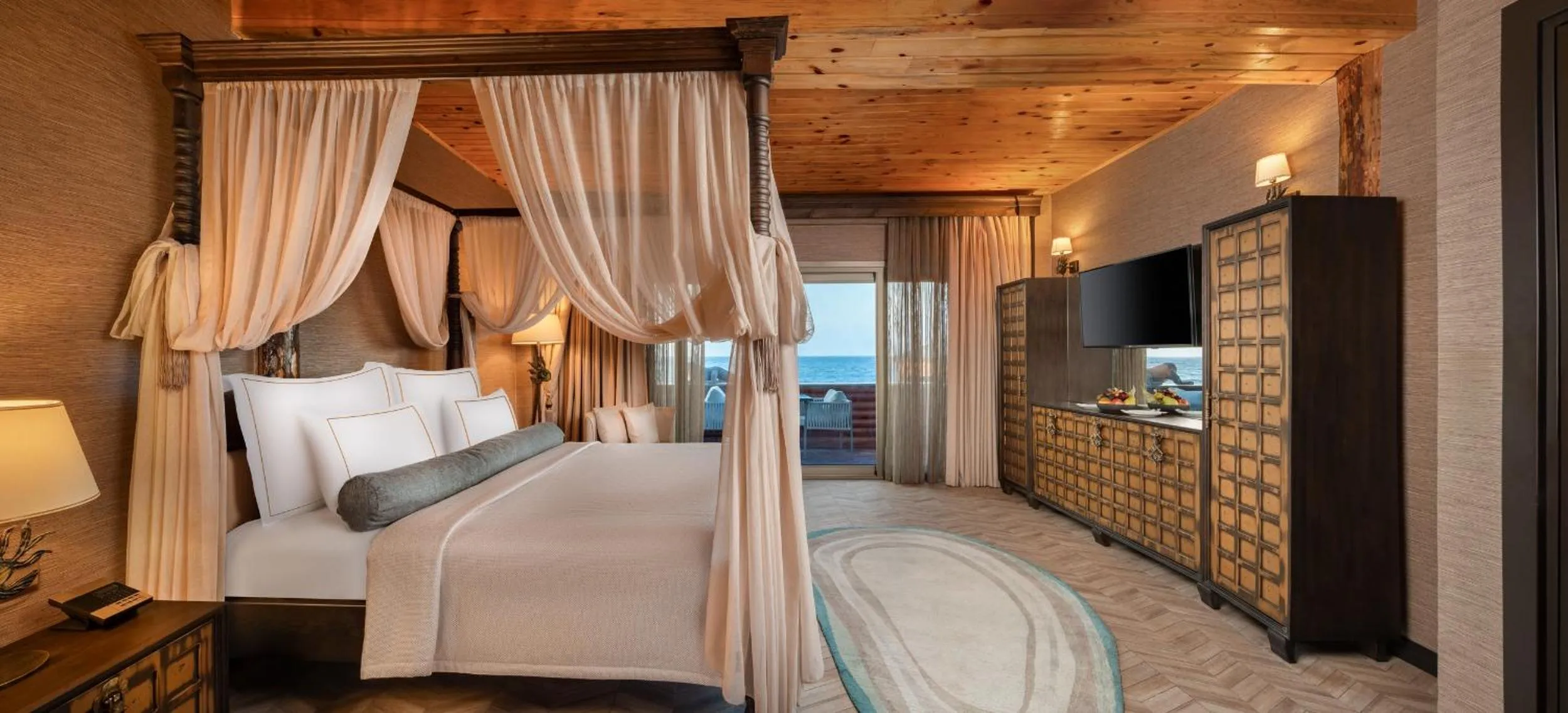 Photo of the whole room in Les Ambassadeurs Hotel Casino&Marina