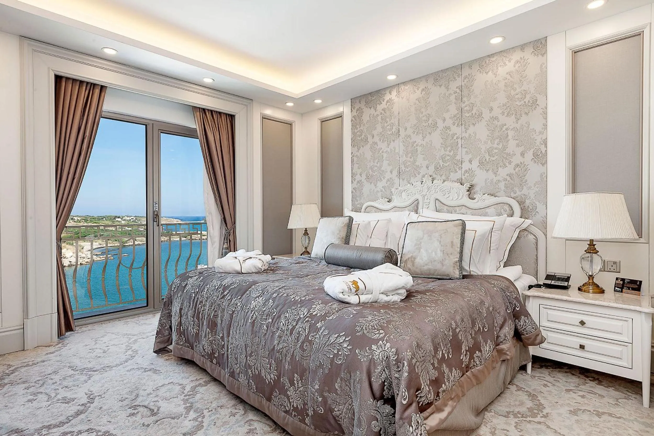 Bed in Les Ambassadeurs Hotel Casino&Marina