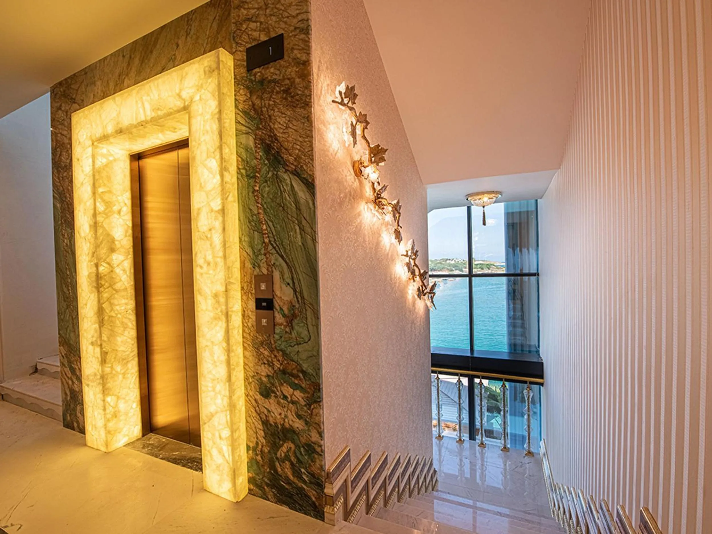 elevator in Les Ambassadeurs Hotel Casino&Marina