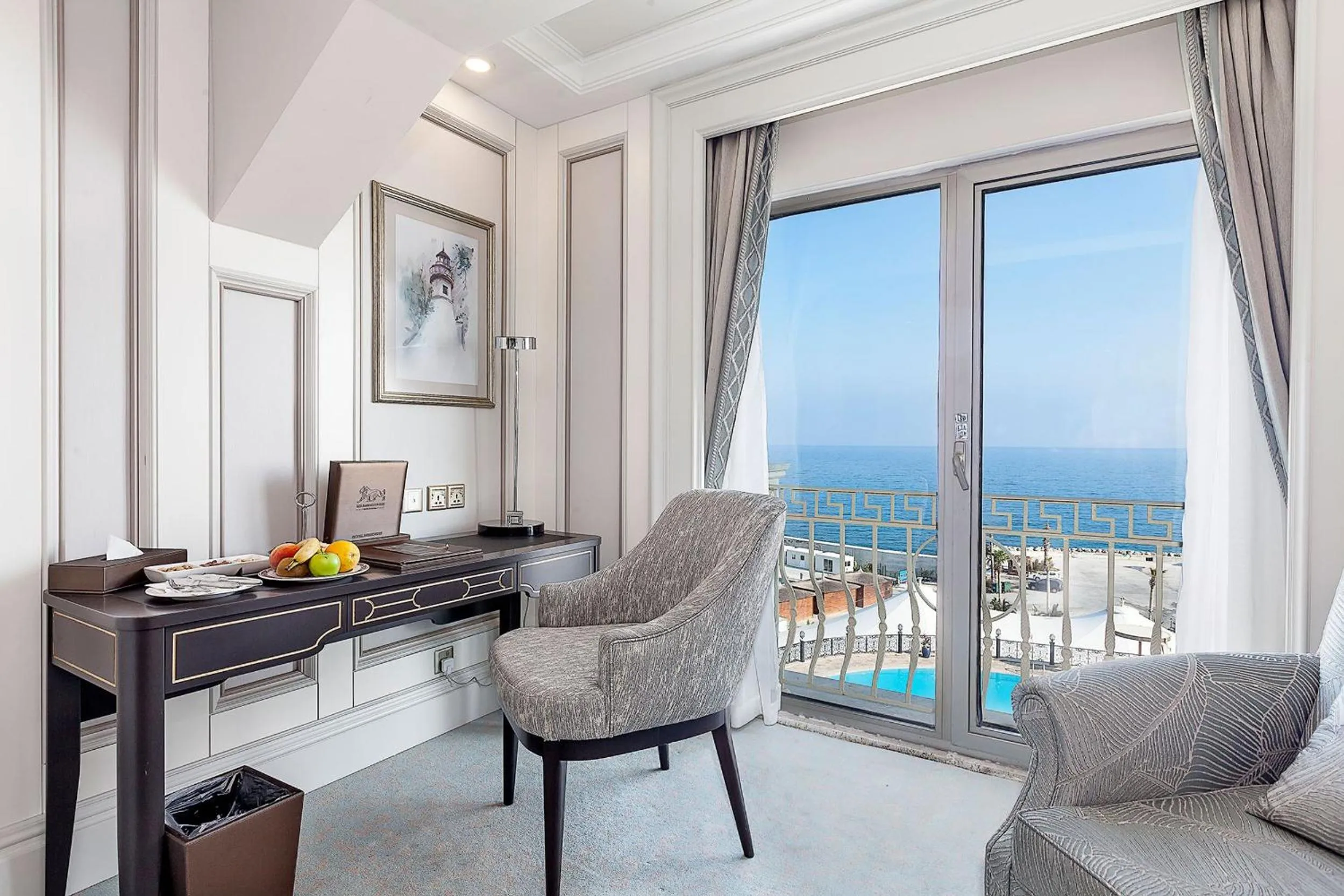 Bed in Les Ambassadeurs Hotel Casino&Marina