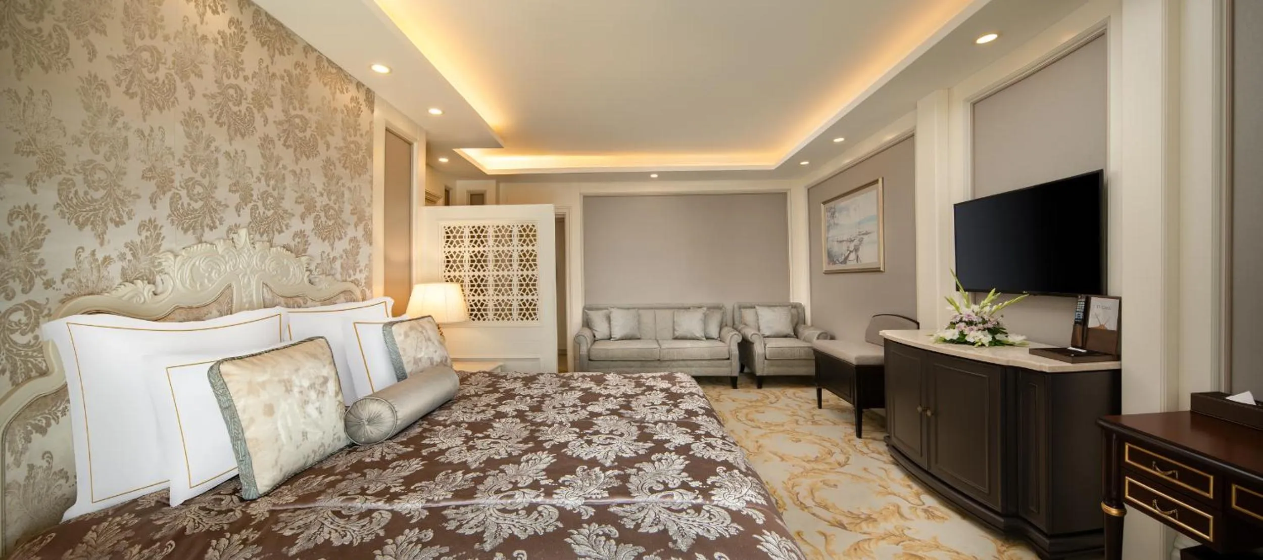 Bedroom in Les Ambassadeurs Hotel Casino&Marina