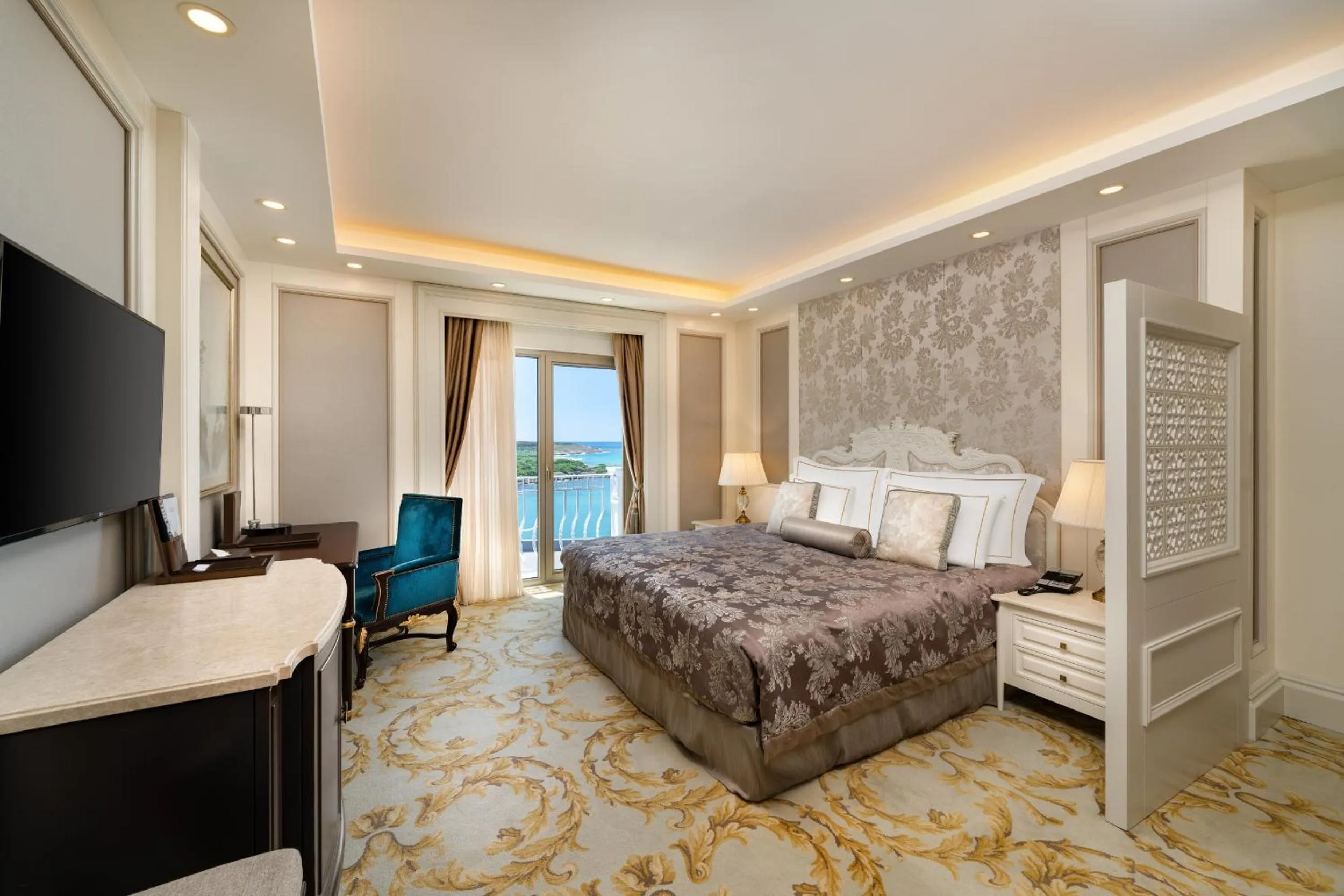 Photo of the whole room in Les Ambassadeurs Hotel Casino&Marina