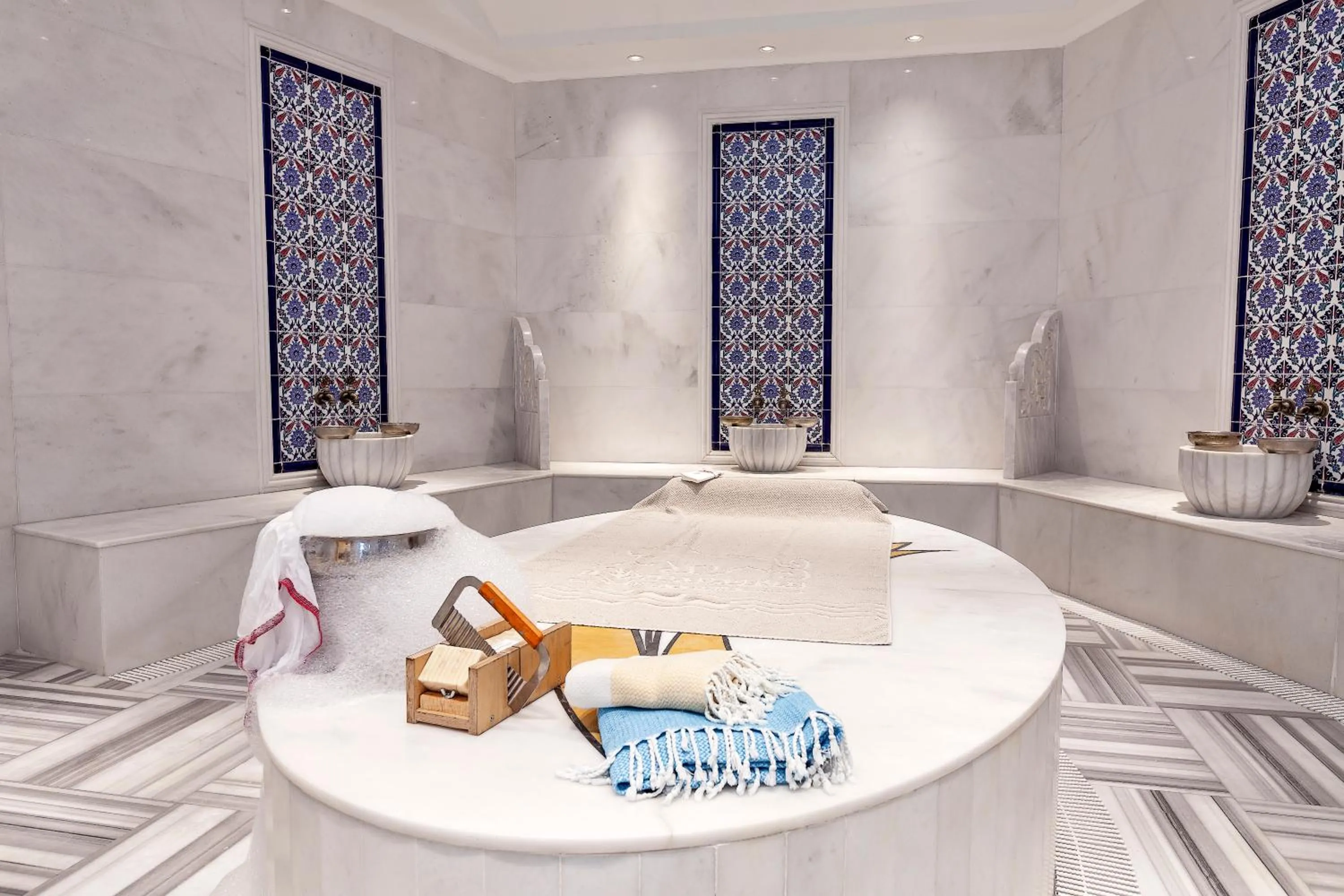 Public Bath in Les Ambassadeurs Hotel Casino&Marina