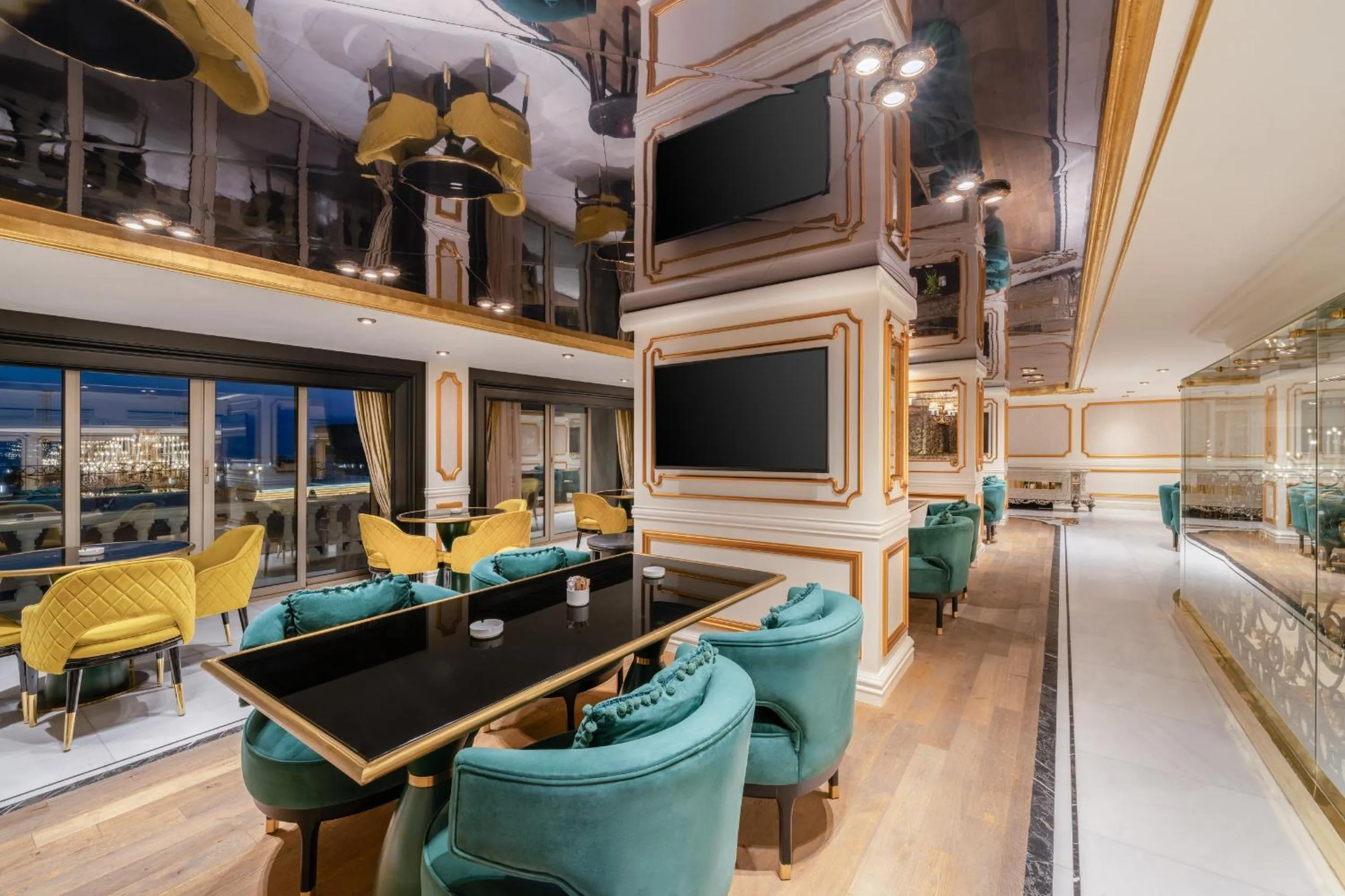 Lobby or reception in Les Ambassadeurs Hotel Casino&Marina