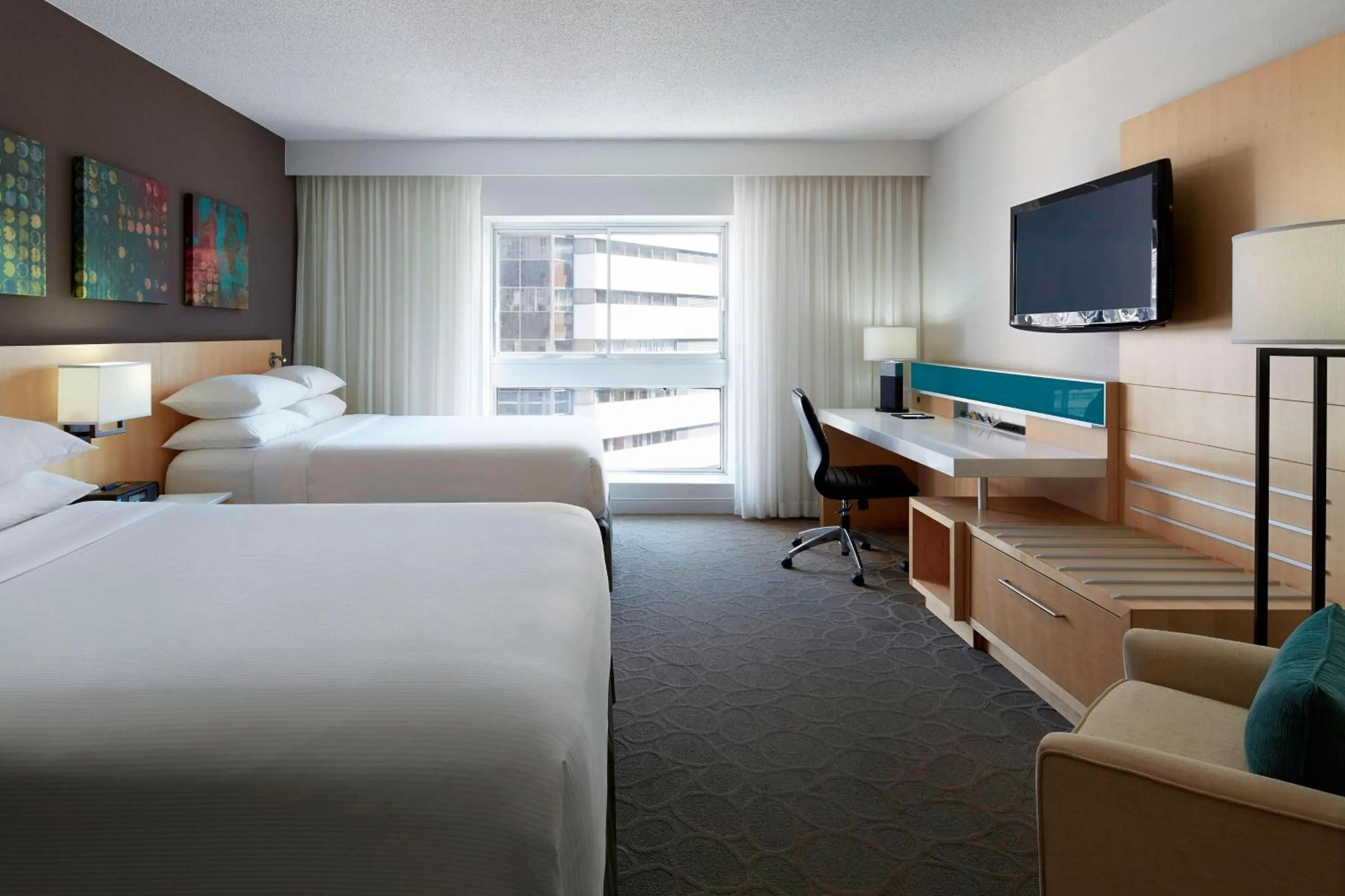 Photo of the whole room, Bed in Delta Hotels by Marriott Montreal