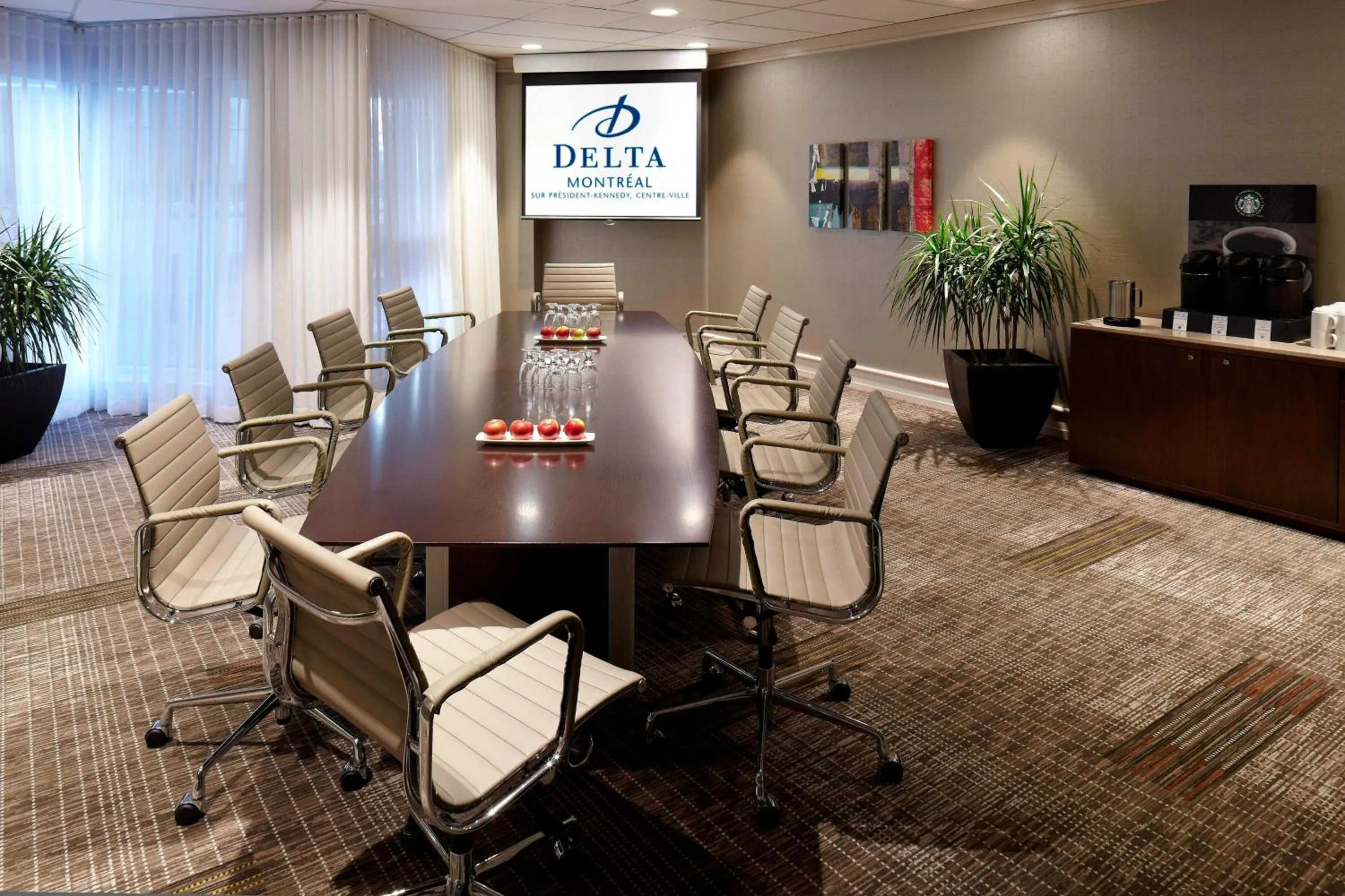 Meeting/conference room in Delta Hotels by Marriott Montreal