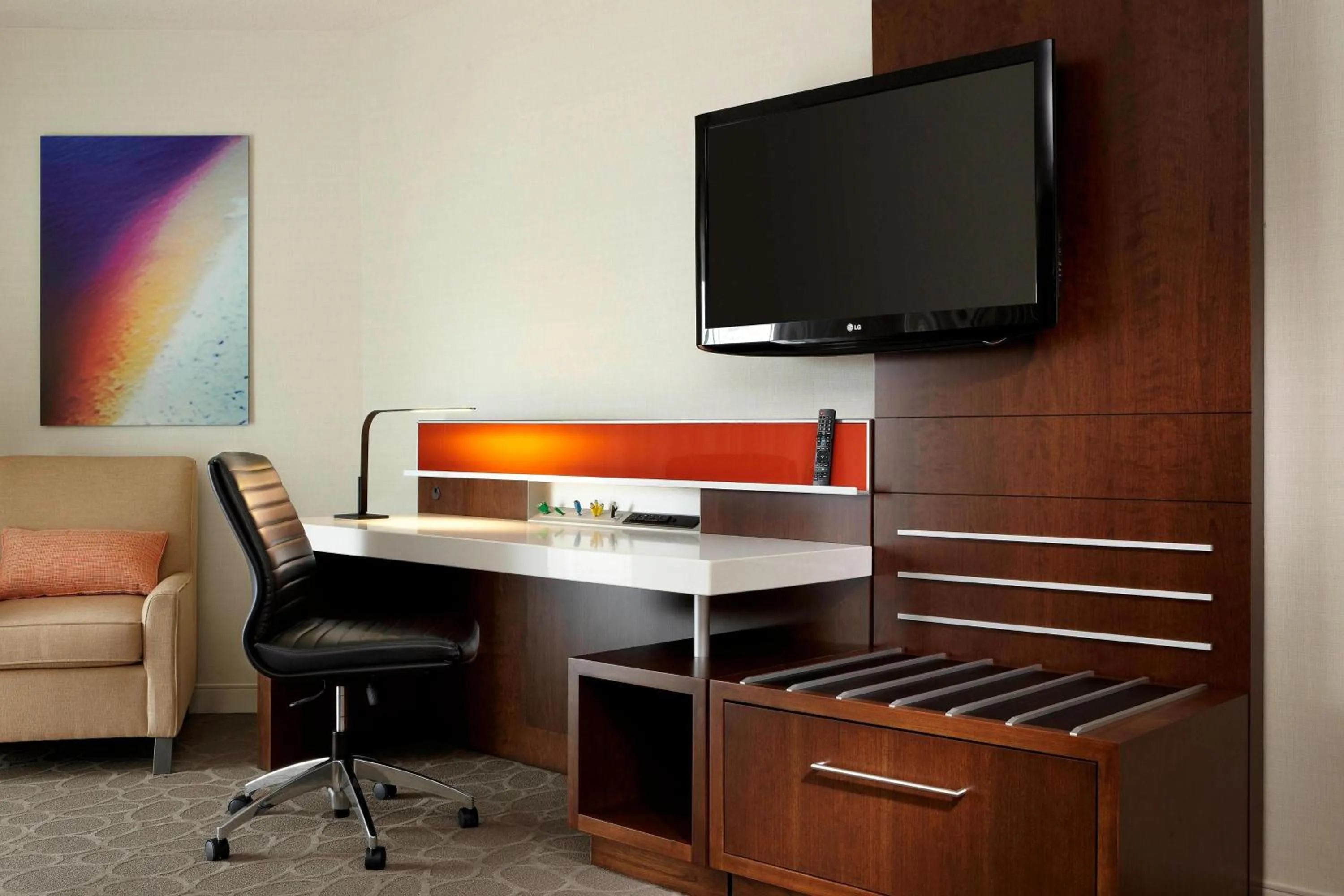 Photo of the whole room in Delta Hotels by Marriott Montreal