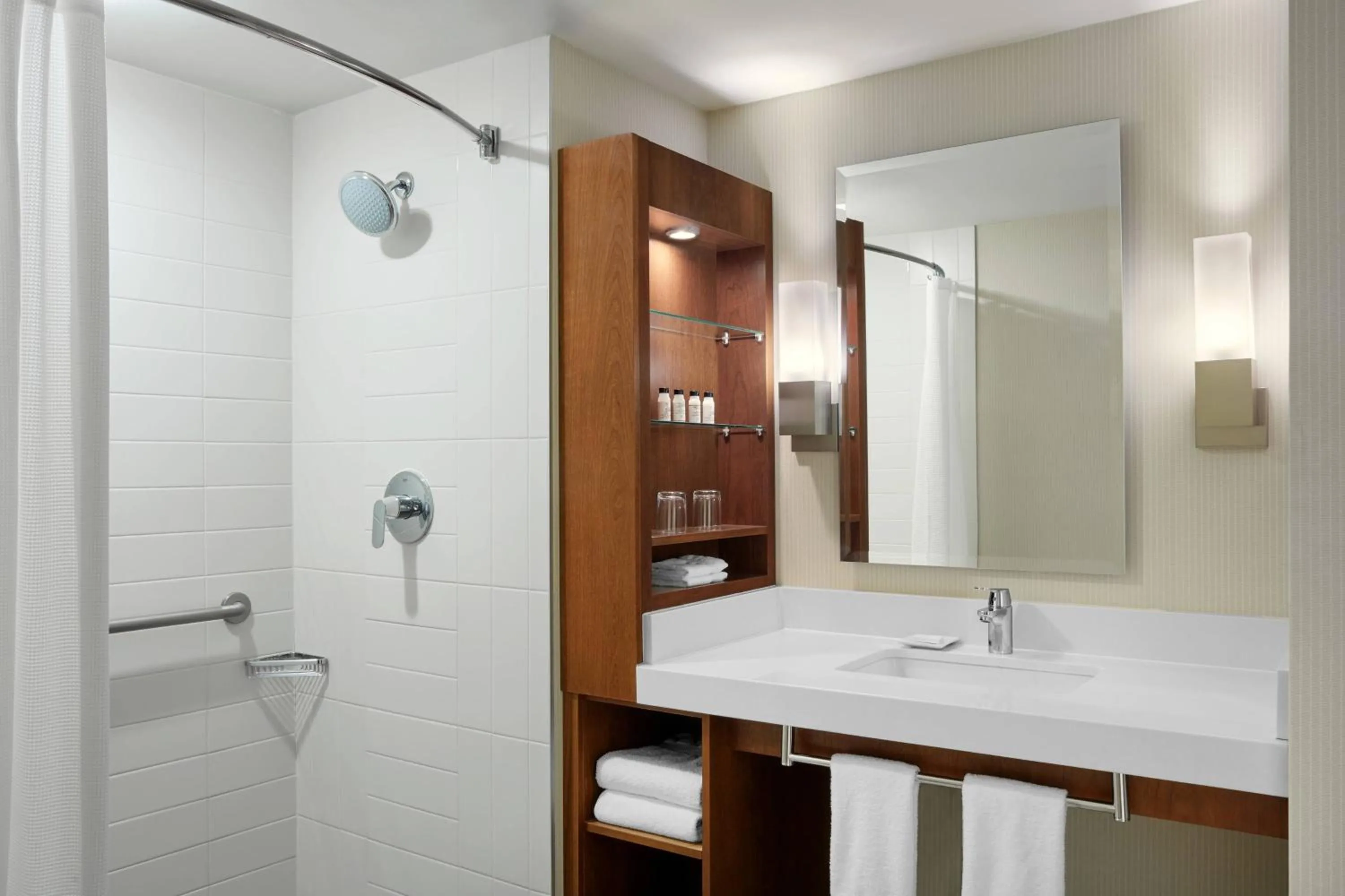 Bathroom in Delta Hotels by Marriott London Armouries