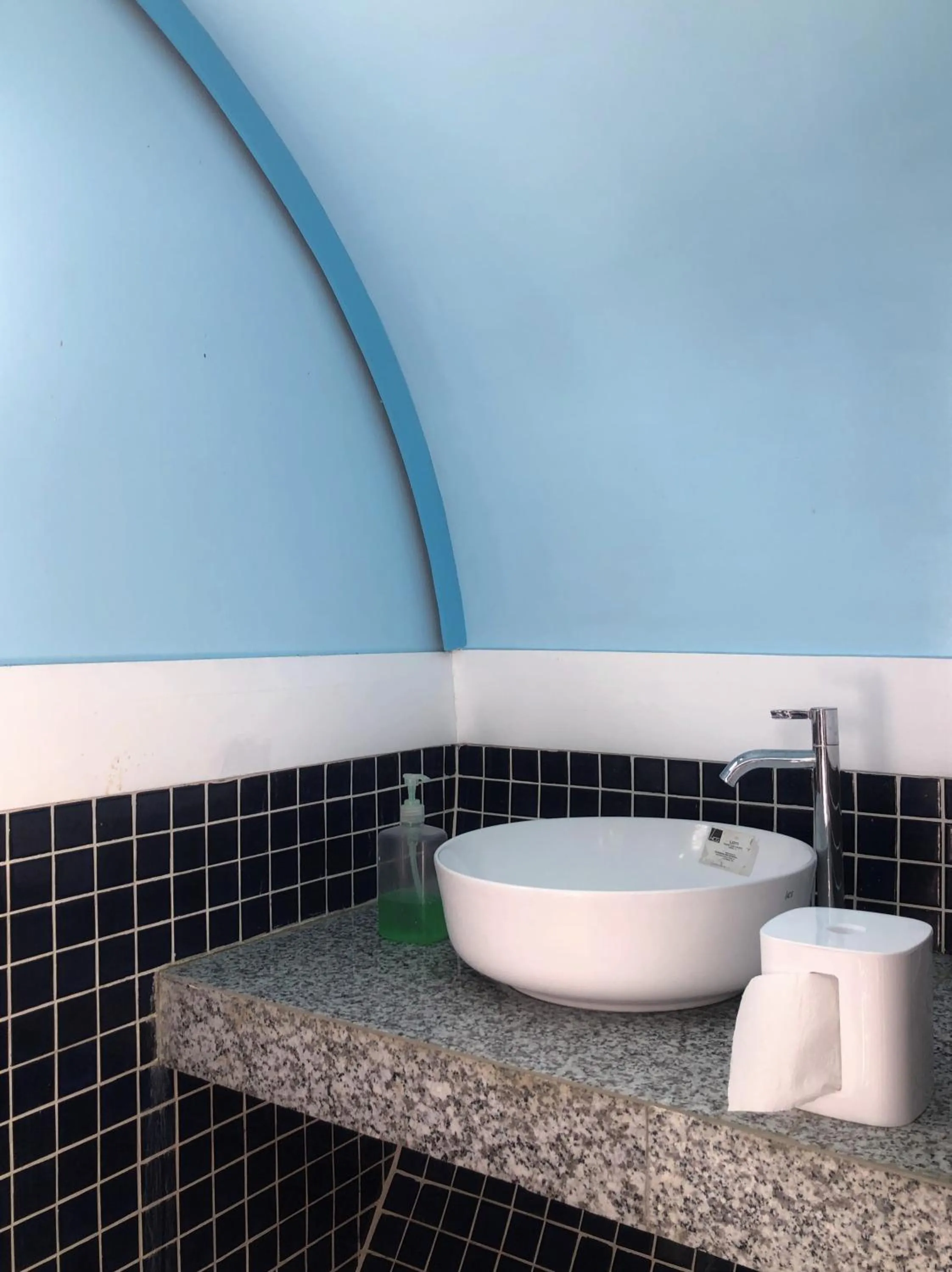 Toilet in Cocoons Casobe