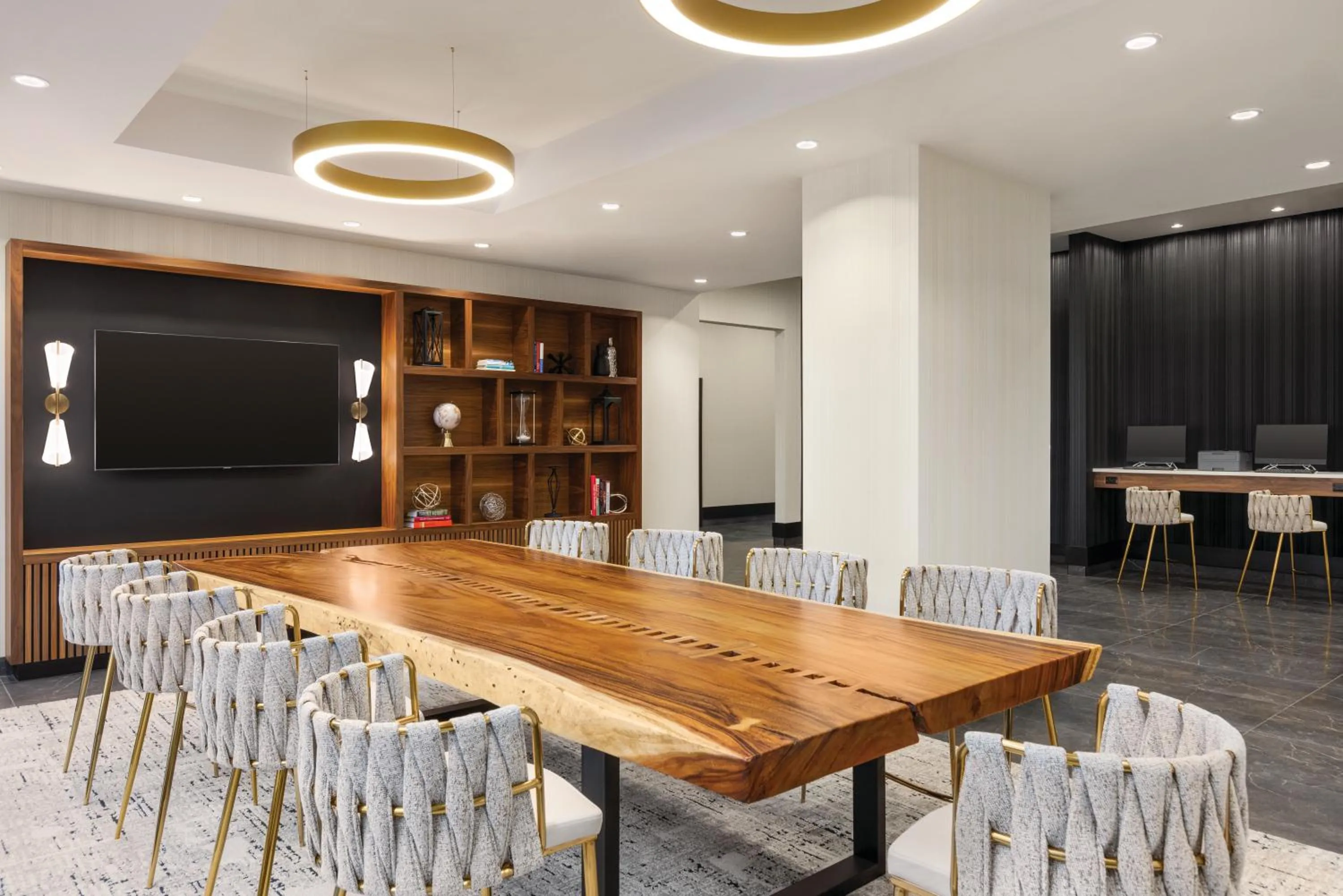 Communal lounge/ TV room in Radisson Blu Vancouver Airport Hotel & Marina