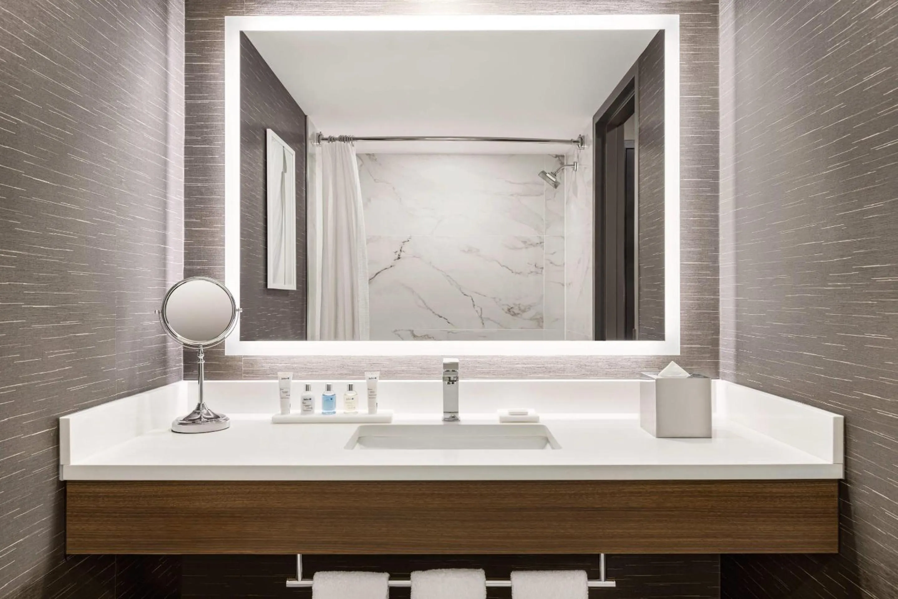 Bedroom in Radisson Blu Vancouver Airport Hotel & Marina