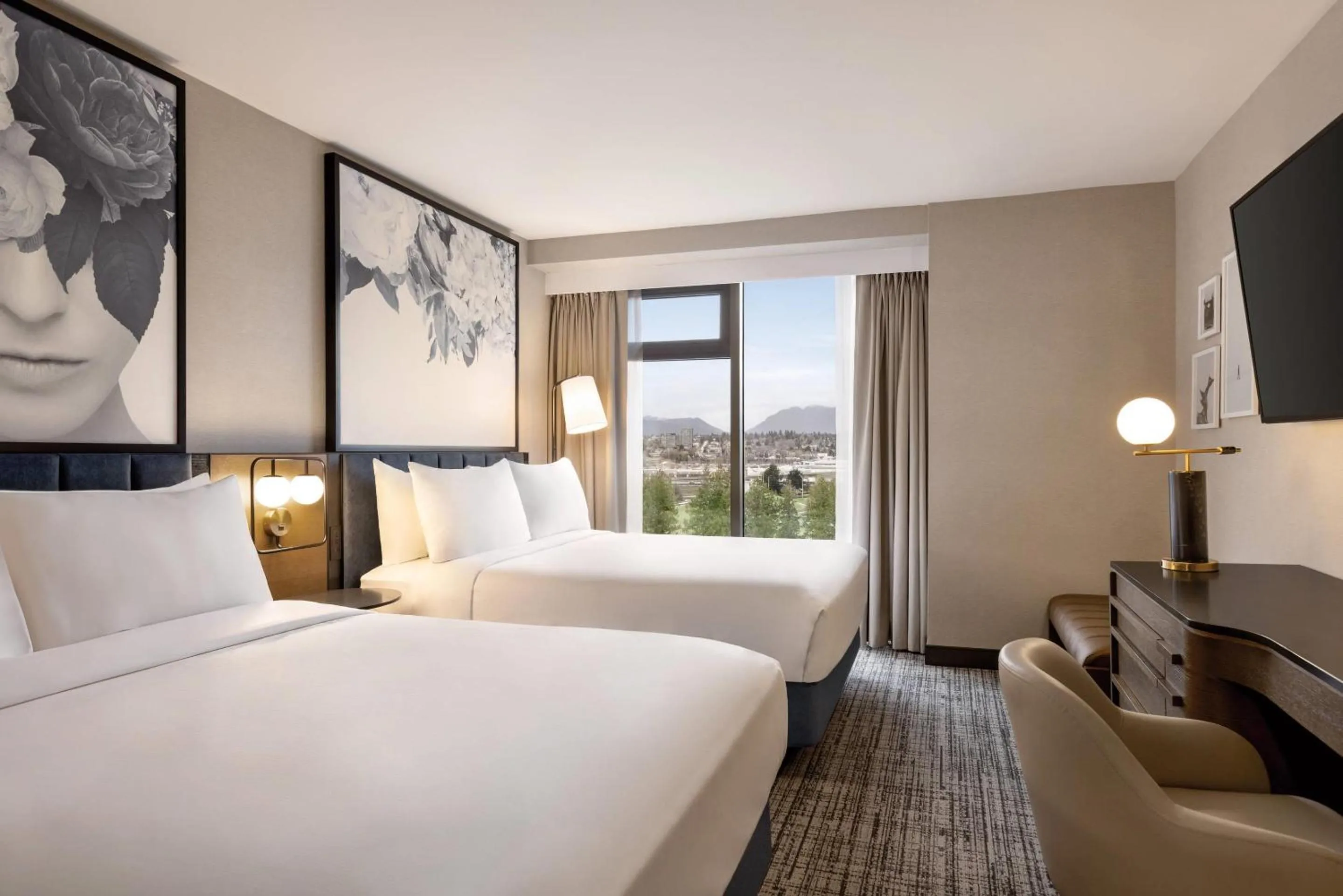 Bedroom in Radisson Blu Vancouver Airport Hotel & Marina