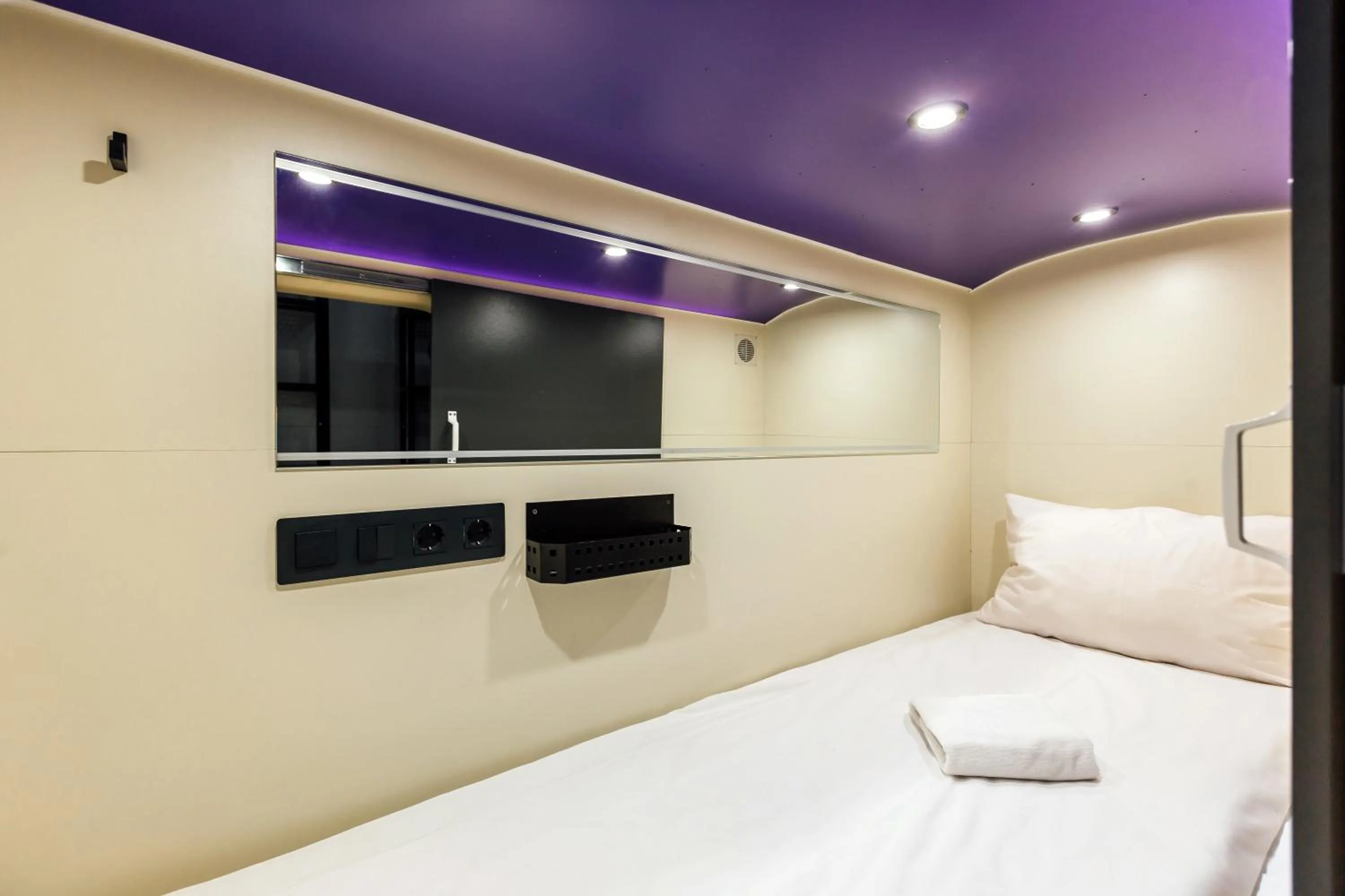 Bedroom, Bed in Capsule Hotel Constellation 89