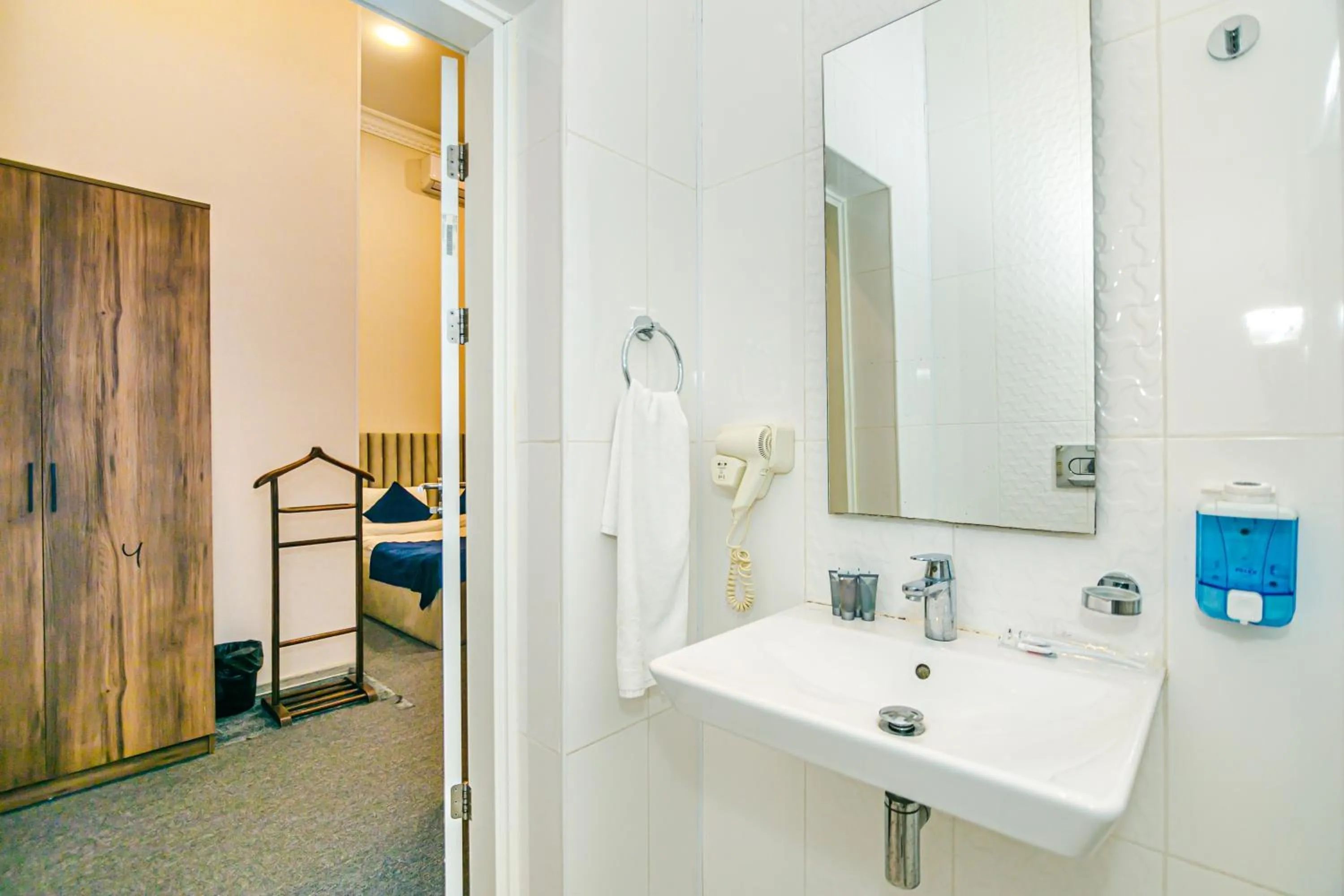 Bathroom in GREEN PARK iNN