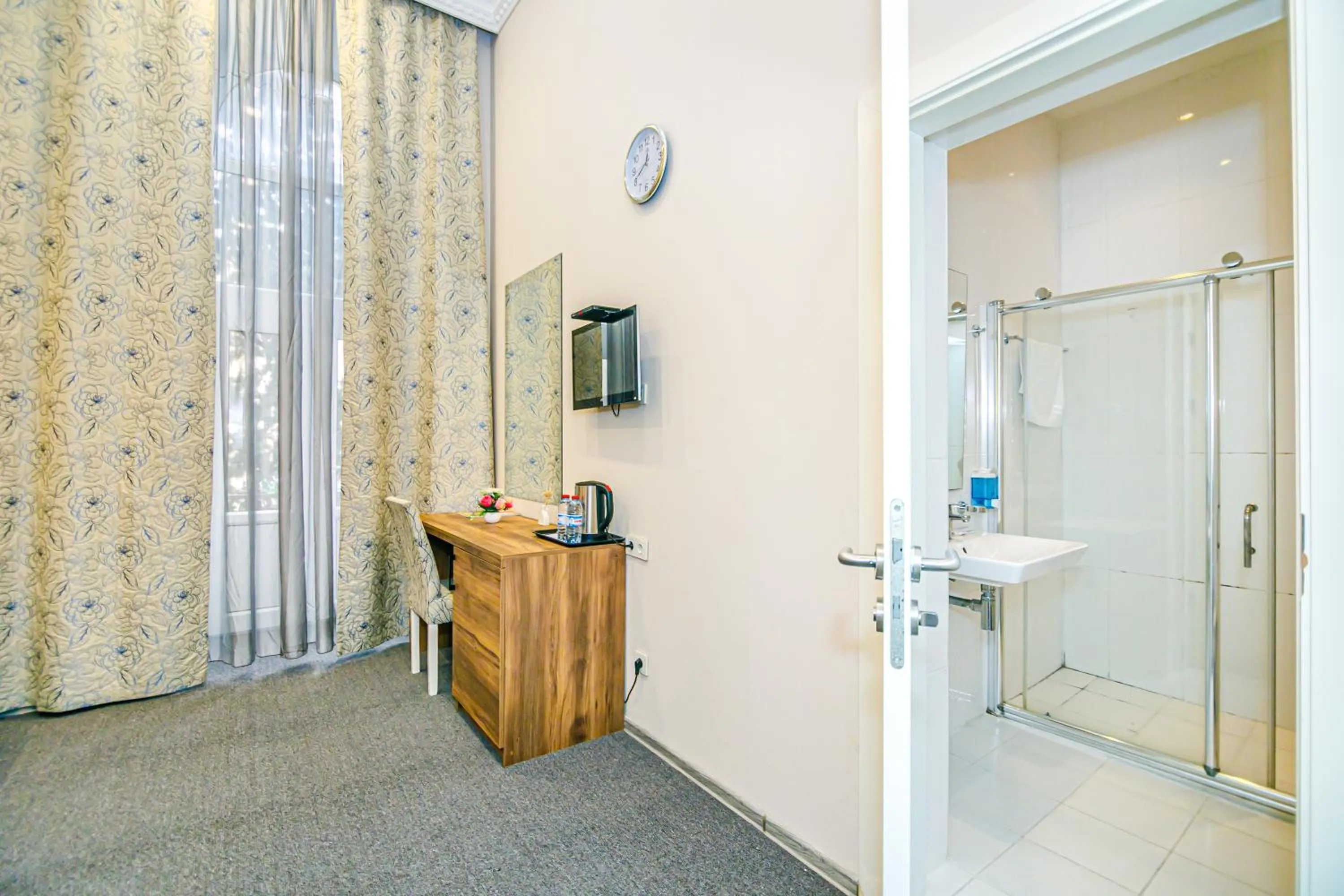 Bathroom in GREEN PARK iNN