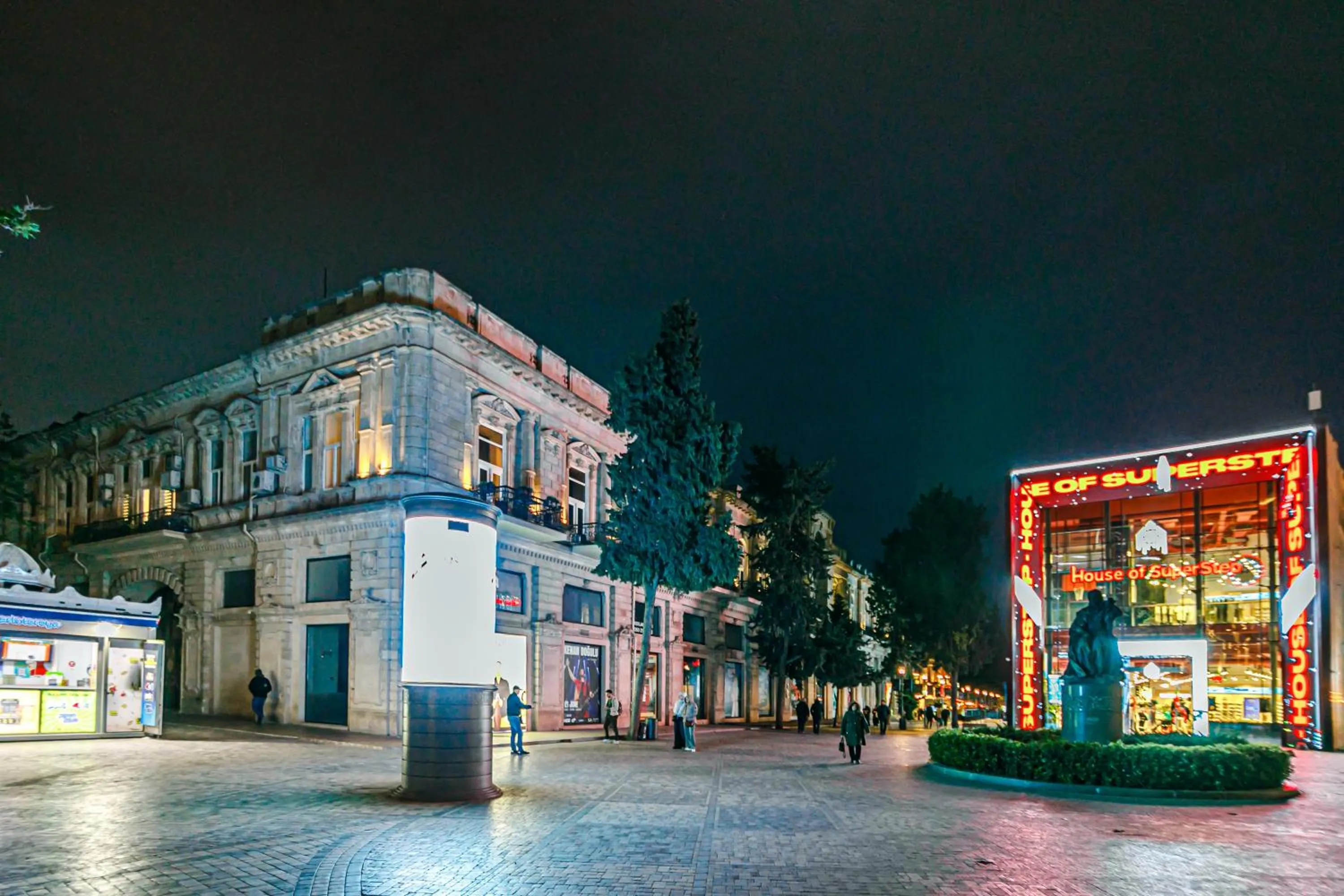 Night in GREEN PARK iNN