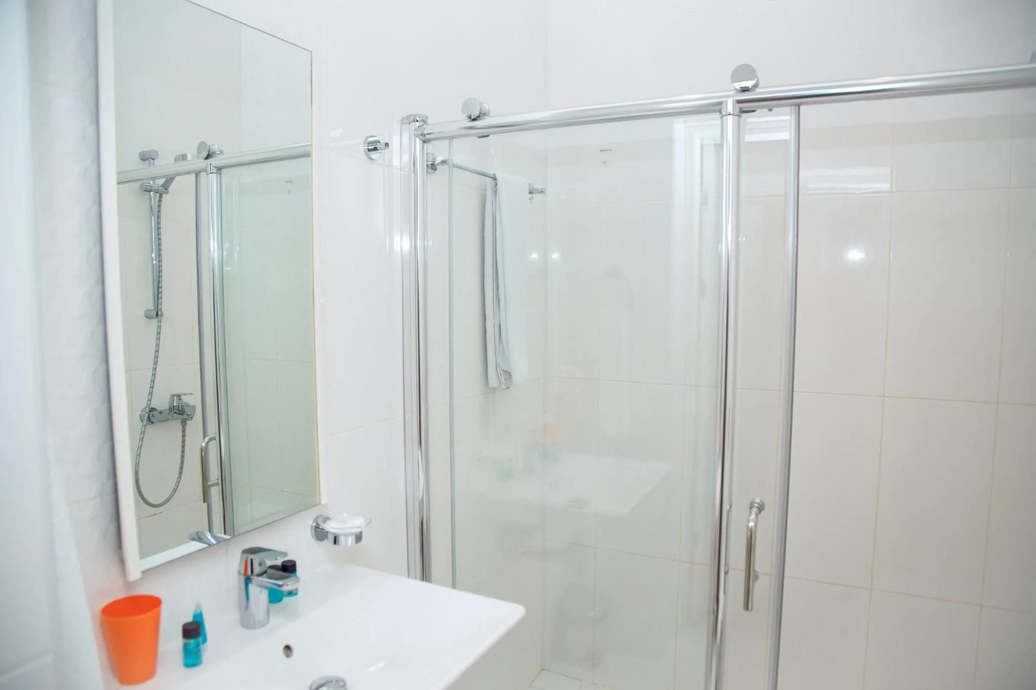 Shower in Bristol Hotel