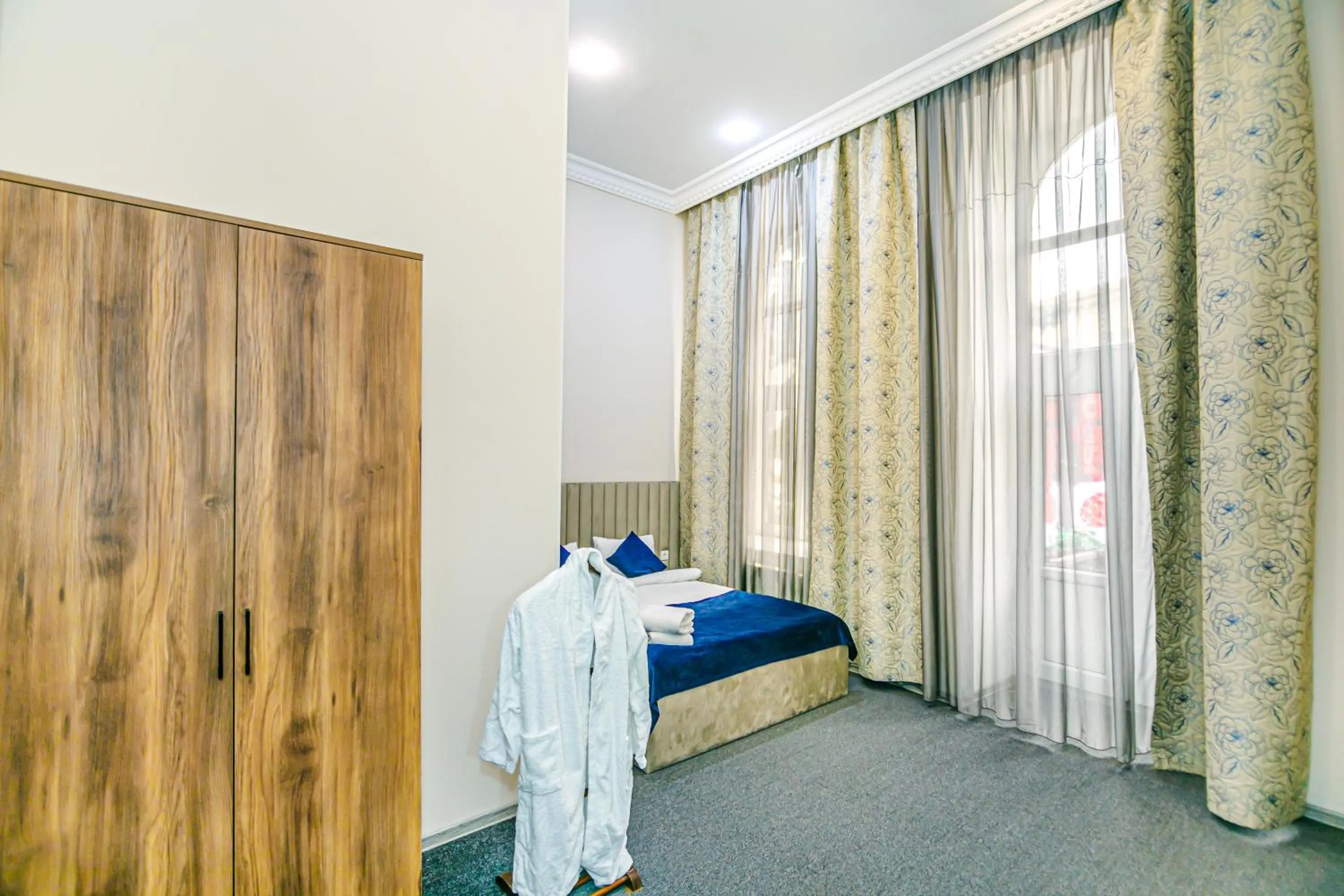 Photo of the whole room in GREEN PARK iNN