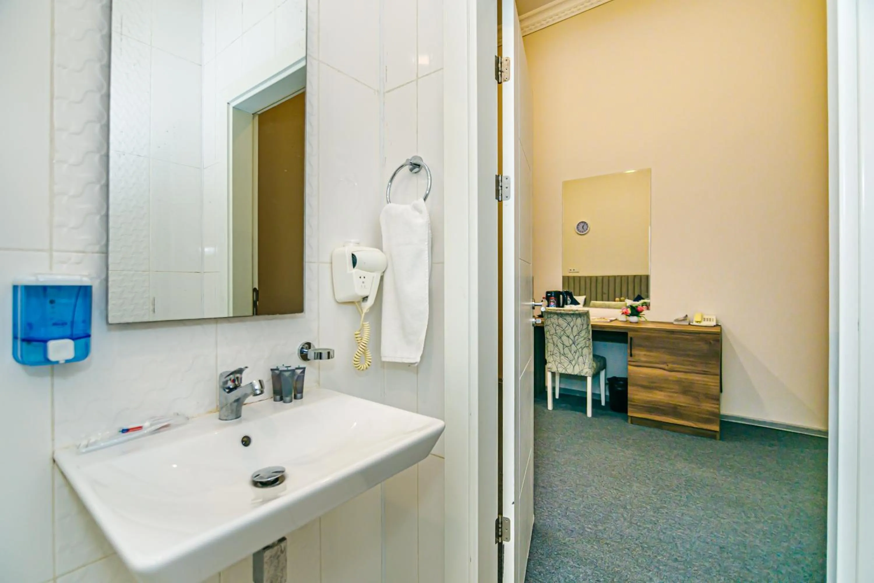 Bathroom in GREEN PARK iNN