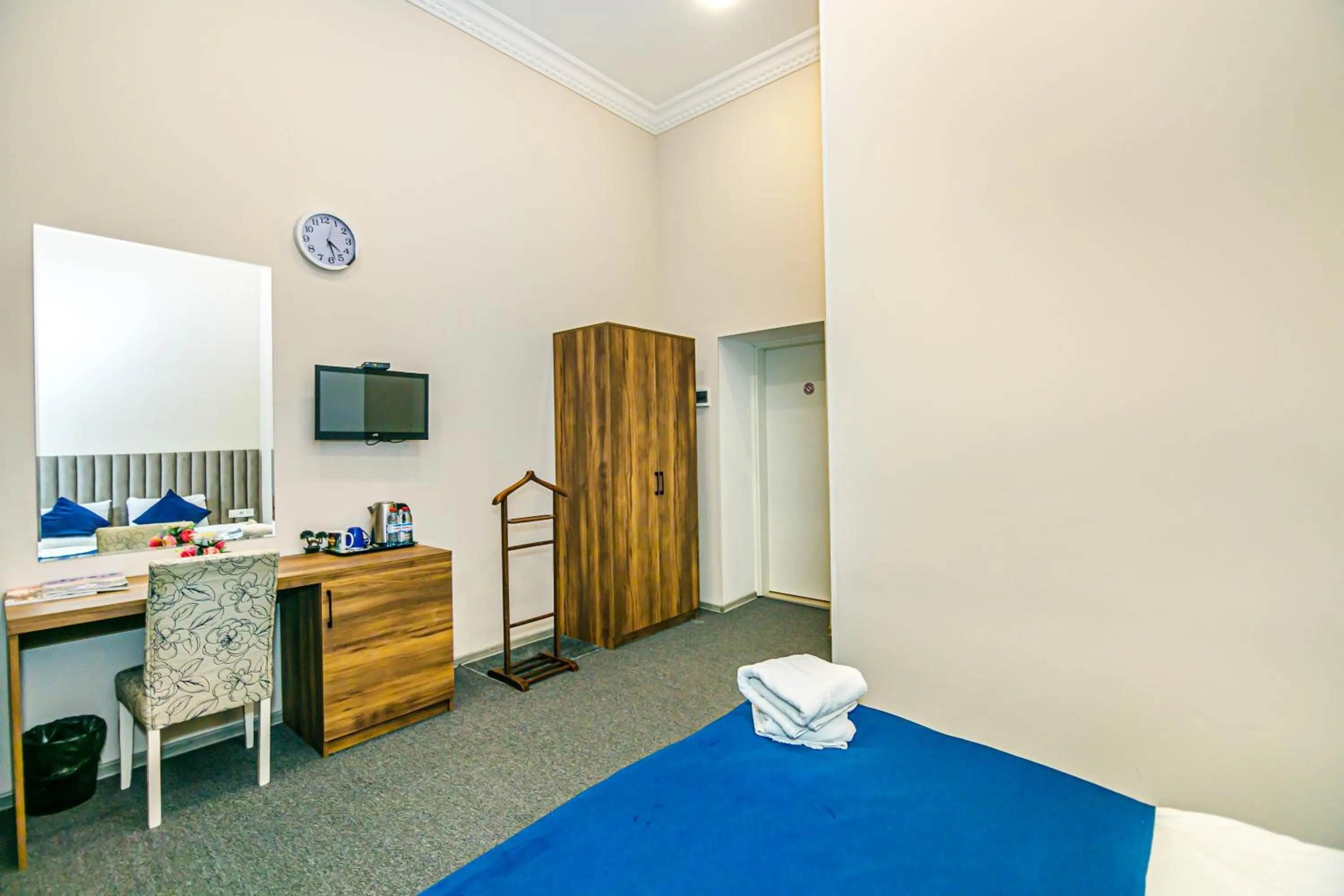 Photo of the whole room in GREEN PARK iNN