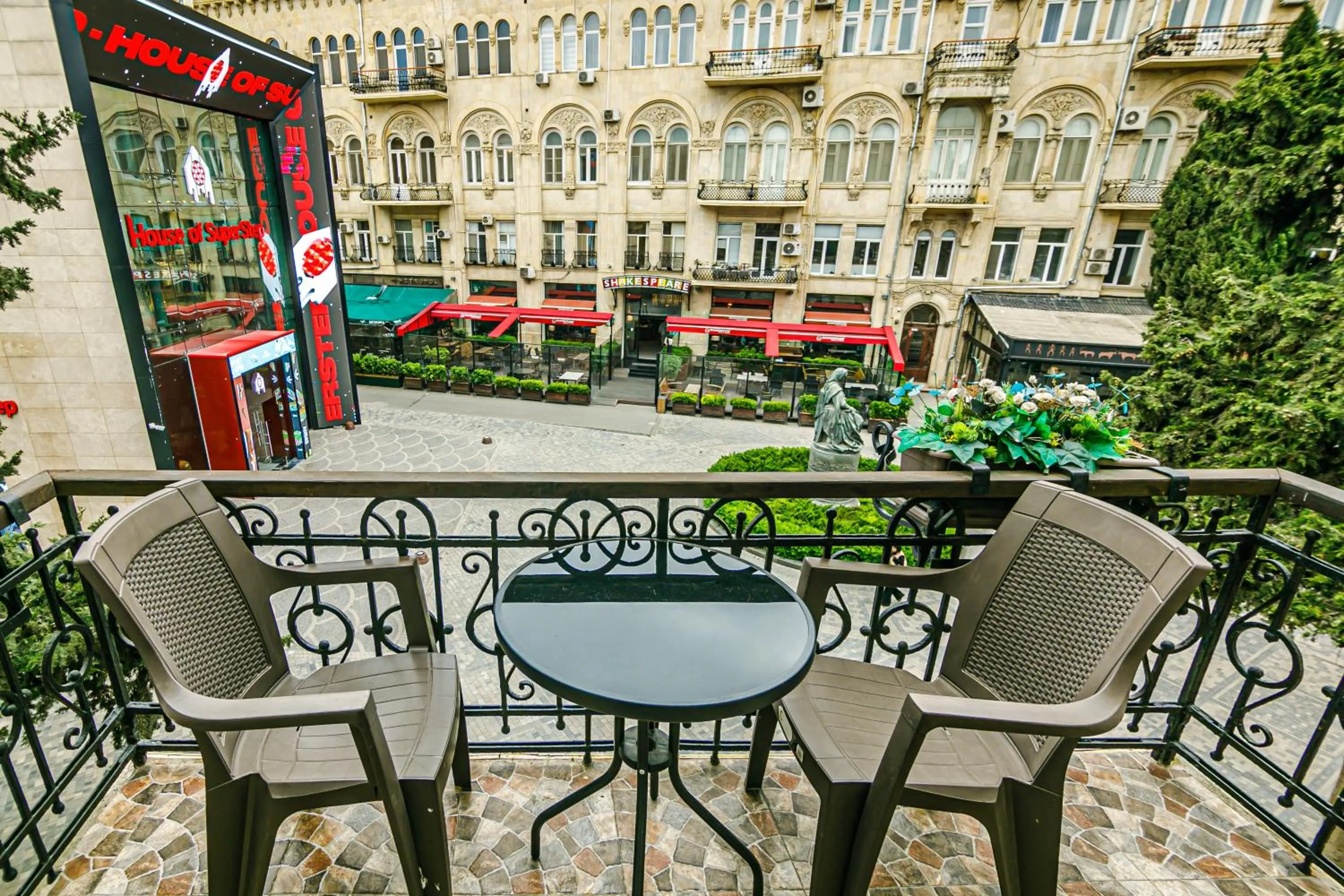 Balcony/Terrace in GREEN PARK iNN